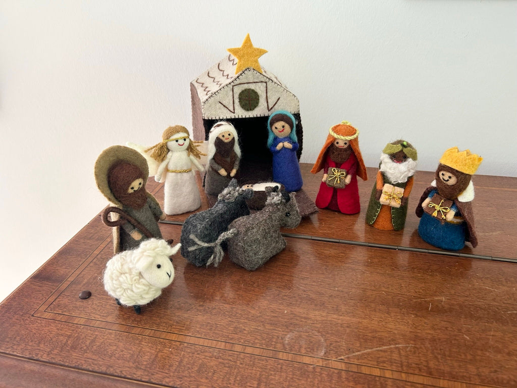 Weihnachtskrippe aus Filz I Weihnachtsdeko I handgemacht I Maria und Josef I Stall I Heilige 3 Könige I Jesuskind