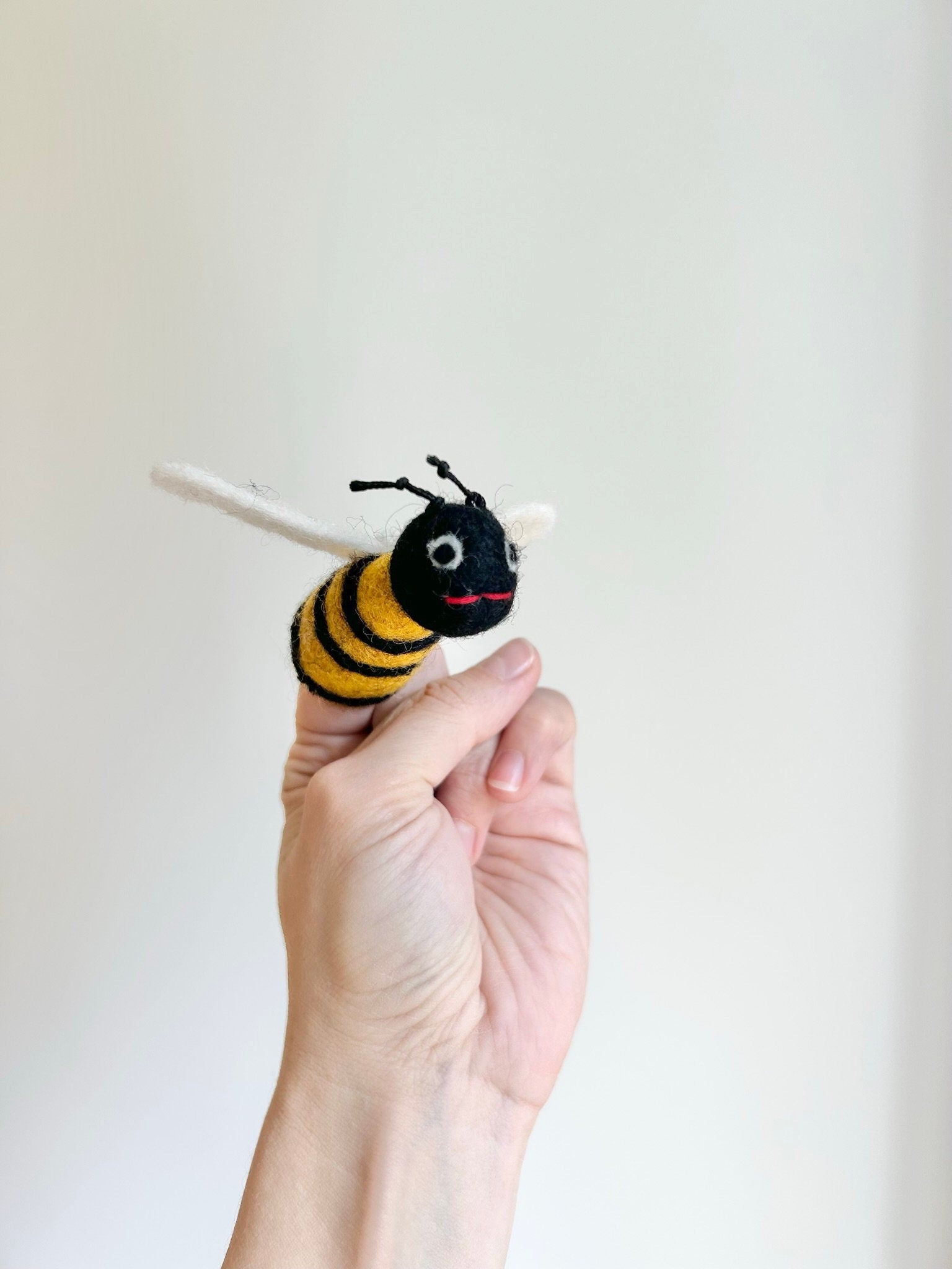 niedliche Fingerpuppe Biene aus Filz I Fingerspiel I Bauernhoftier I Wiesentiere I Spielzeug Montessori I Geschichten erzählen I Insekten
