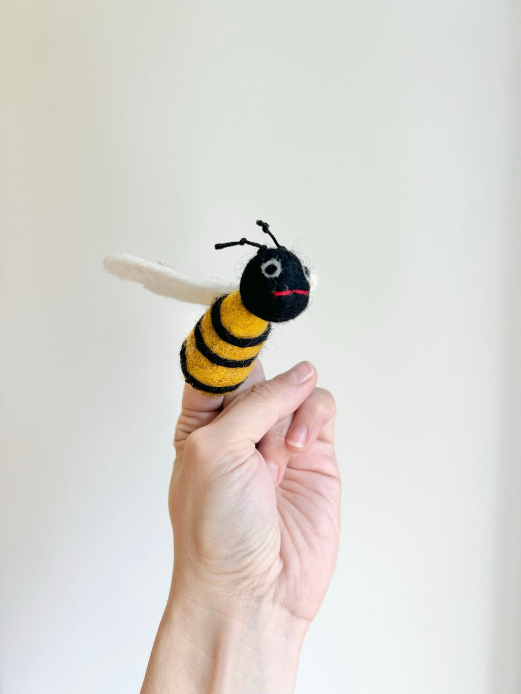 niedliche Fingerpuppe Biene aus Filz I Fingerspiel I Bauernhoftier I Wiesentiere I Spielzeug Montessori I Geschichten erzählen I Insekten