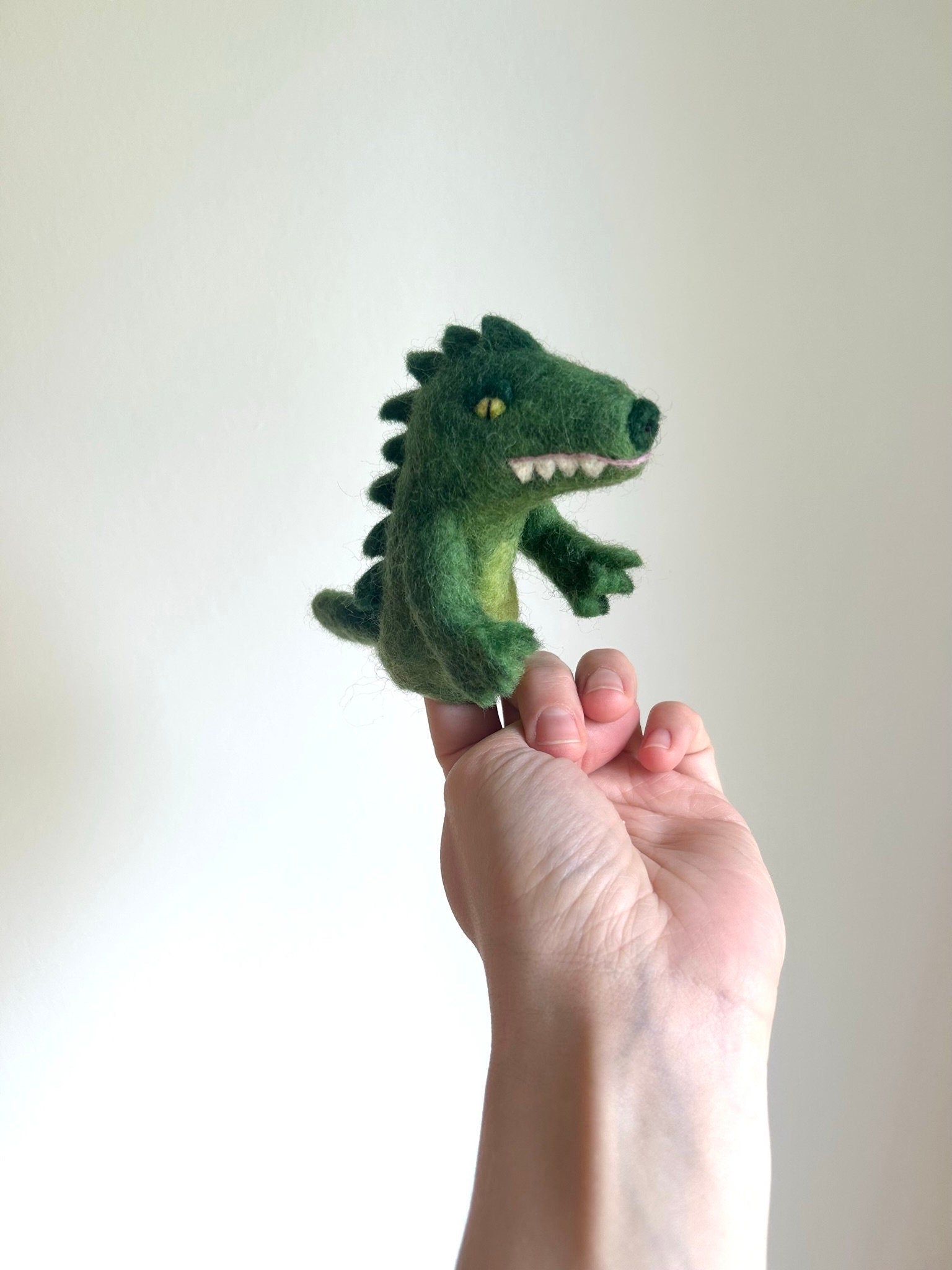 Niedliche Fingerpuppe Krokodil aus Filz I Fingerspiel I Drache I süßes Monster I Spielzeug Montessori I Geschichten erzählen
