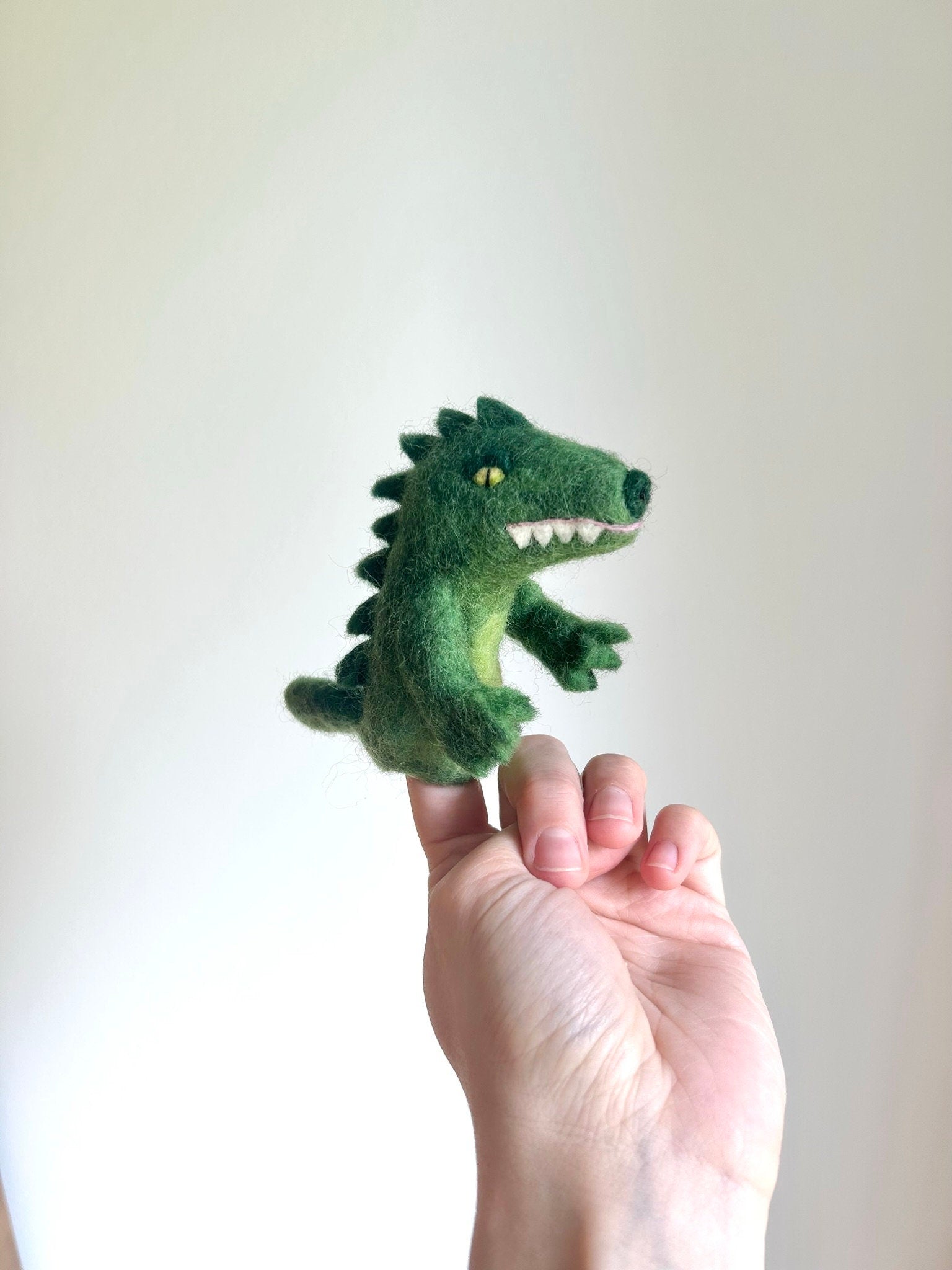 Niedliche Fingerpuppe Krokodil aus Filz I Fingerspiel I Drache I süßes Monster I Spielzeug Montessori I Geschichten erzählen
