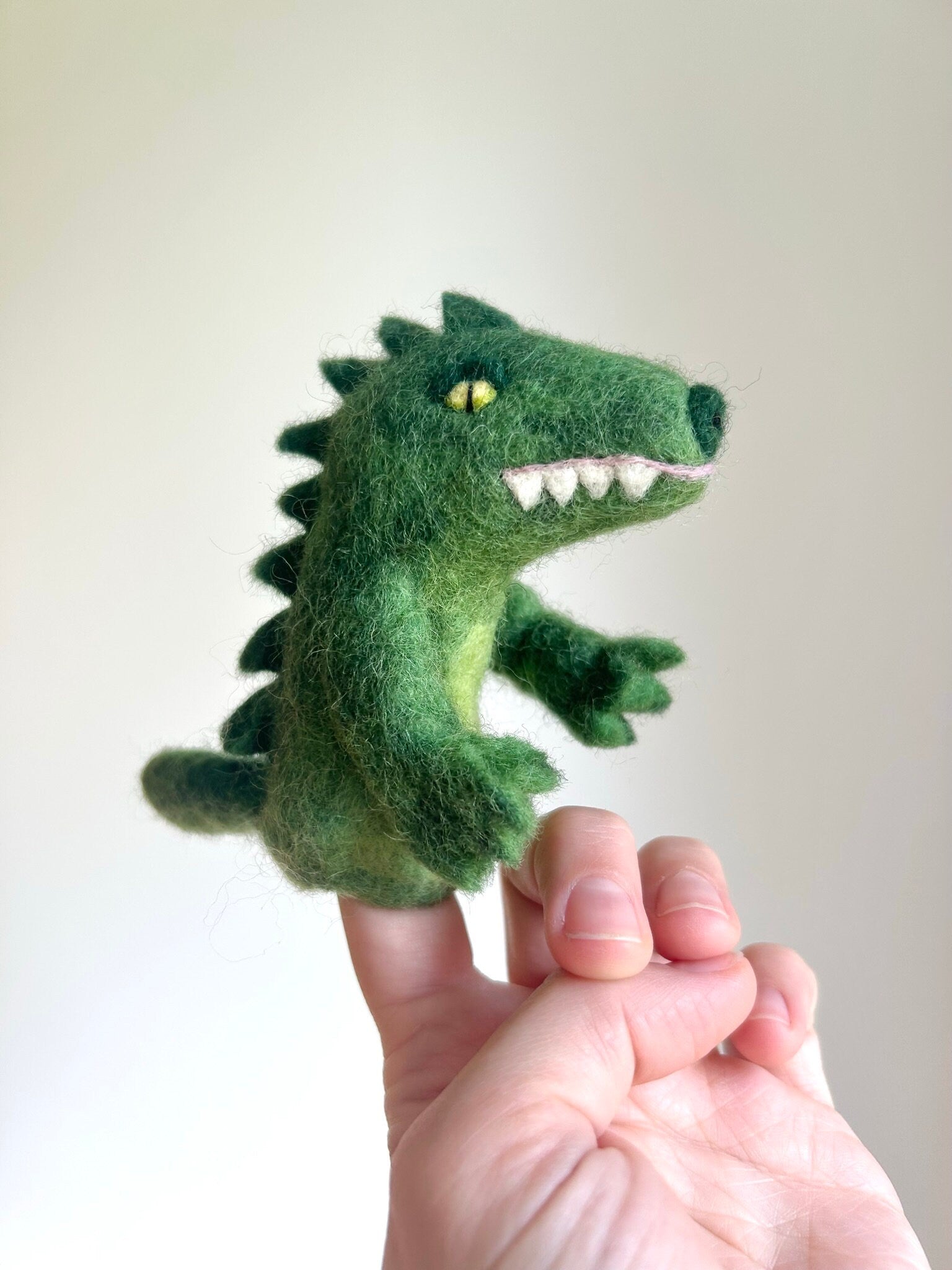 Niedliche Fingerpuppe Krokodil aus Filz I Fingerspiel I Drache I süßes Monster I Spielzeug Montessori I Geschichten erzählen