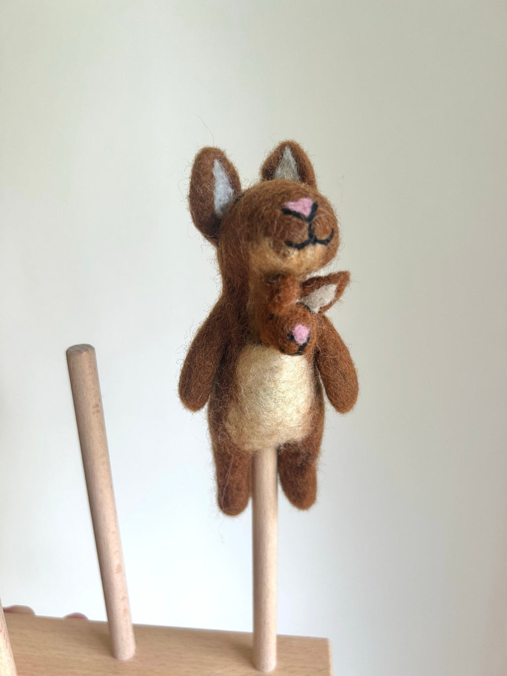 Niedliche Fingerpuppe Känguru aus Filz I Spielzeug Montessori I Geschichten erzählen I Baby Känguru