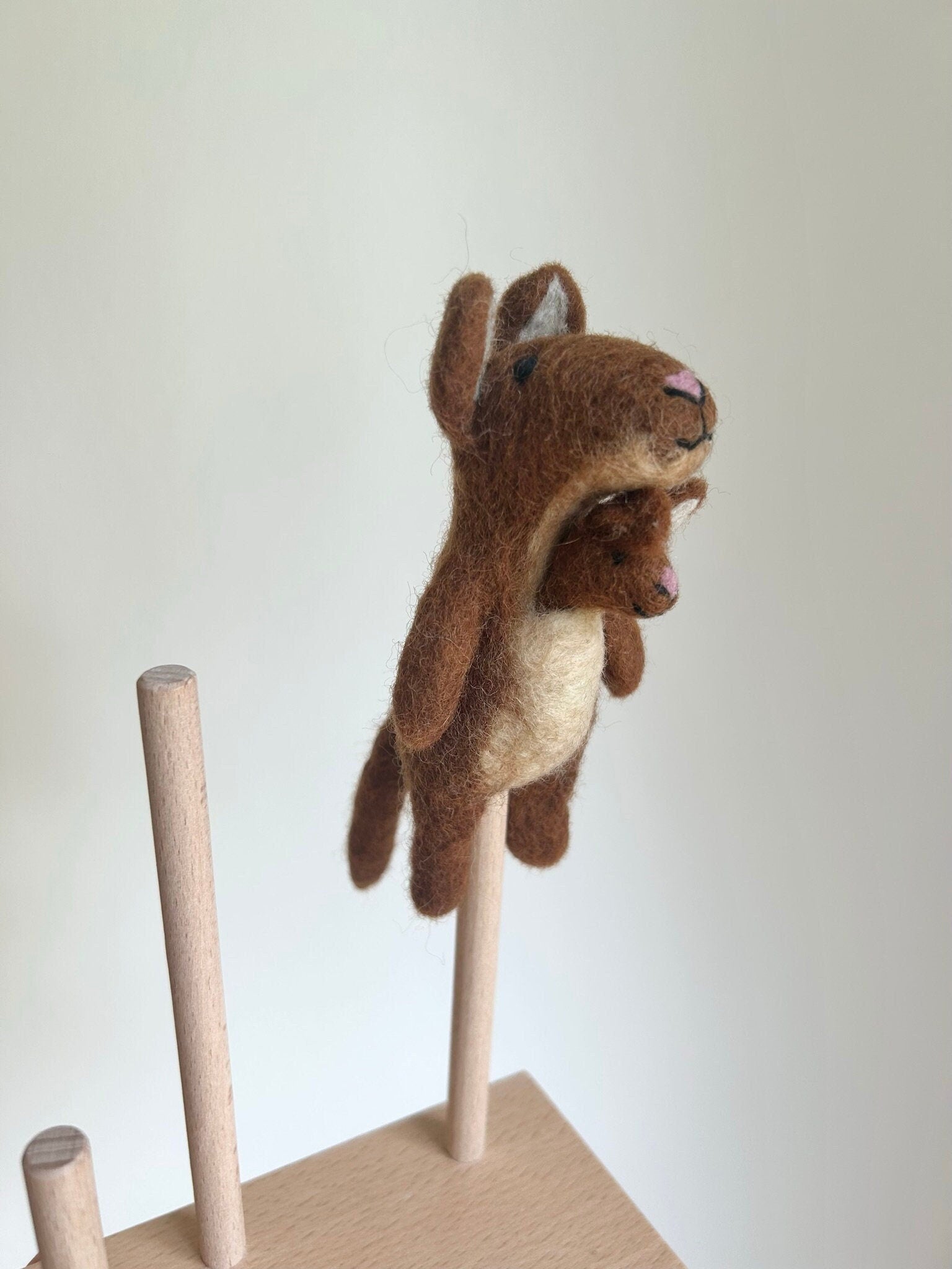 Niedliche Fingerpuppe Känguru aus Filz I Spielzeug Montessori I Geschichten erzählen I Baby Känguru