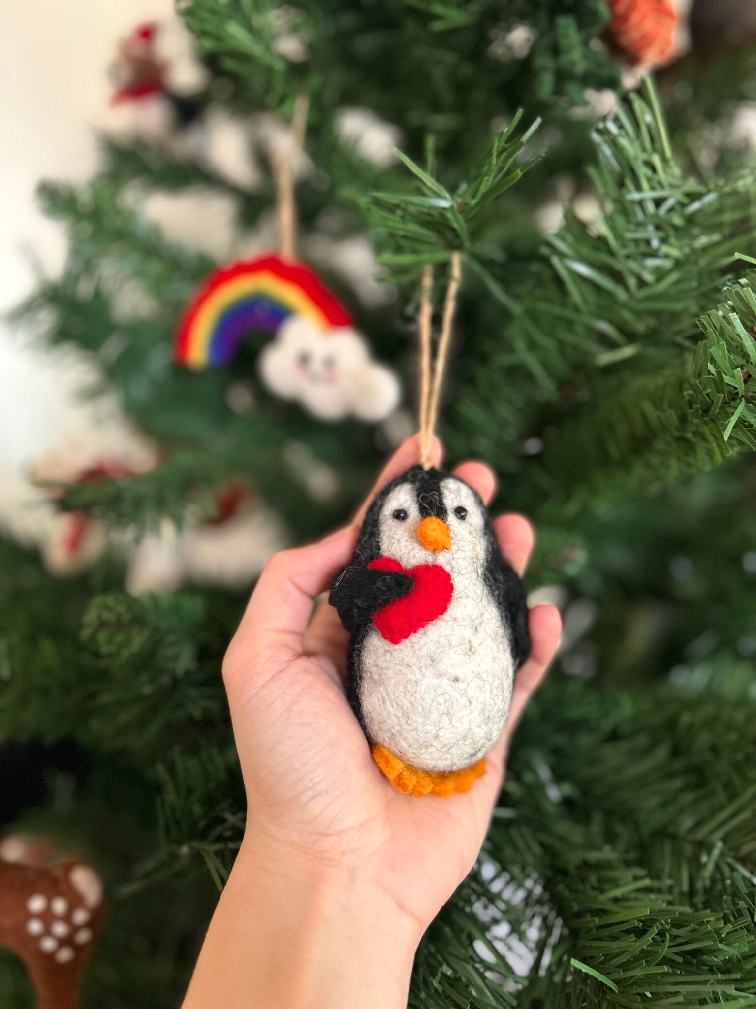 Weihnachtsanhänger Pinguin mit Herz I Christbaumschmuck I Weihnachtsdeko I Weihnachtsbaum I Weihnachtsschmuck aus Filz I Pinguin aus Filz