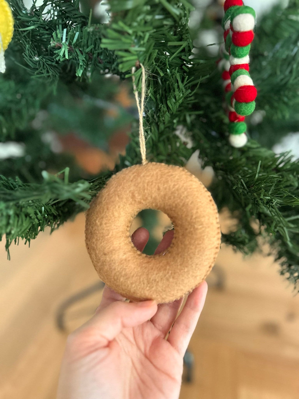 Weihnachtsanhänger Donut I Filz Christbaumschmuck I Weihnachtsdeko I Anhänger Weihnachten I Donut Geschenkidee I Schoko Donut mit Streusel