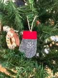 Weihnachtsanhänger Handschuh dunkelgrau mit rot I Christbaumschmuck Weihnachtsdeko I Weihnachtsbaum I Weihnachtsdeko I Schneeflocke I