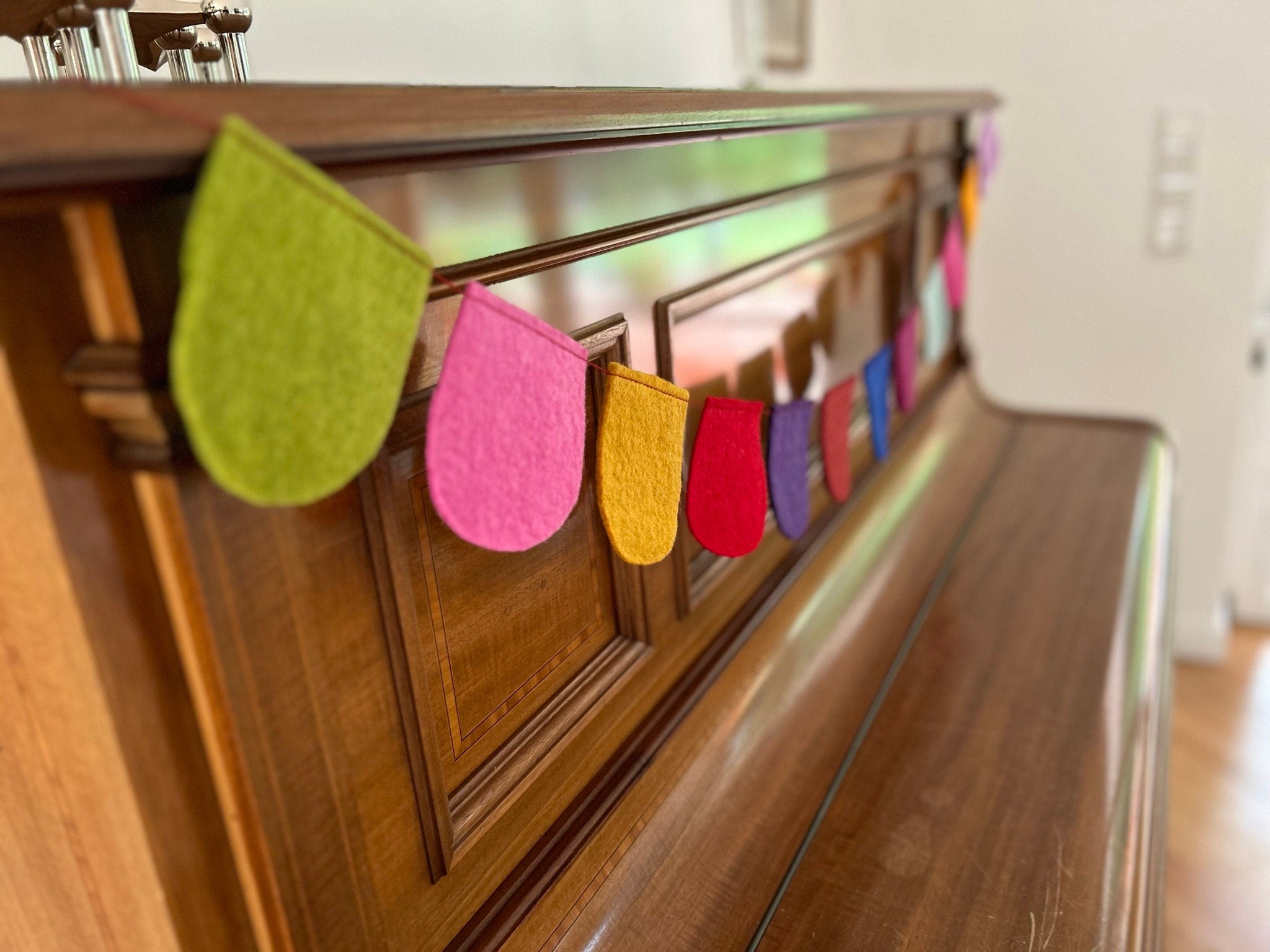 Bunte Wimpelkette rund aus Filz I Dekoration I Kindergeburtstag I Partydekoration I handgemacht I Kinderzimmer I Babyparty