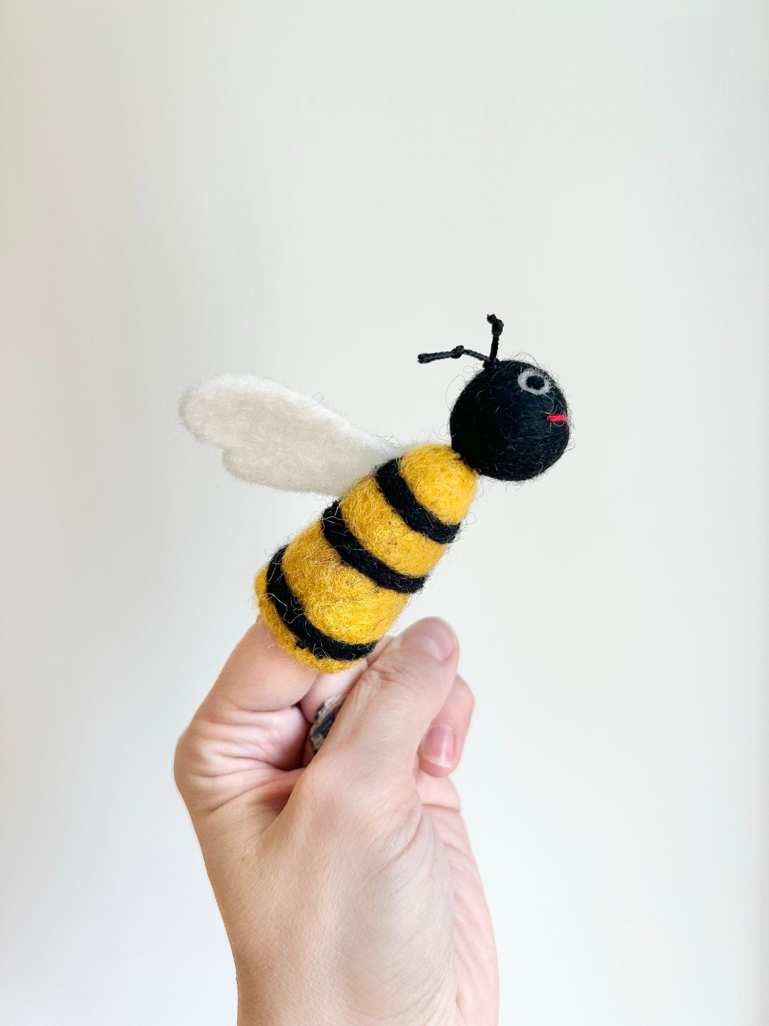 niedliche Fingerpuppe Biene aus Filz I Fingerspiel I Bauernhoftier I Wiesentiere I Spielzeug Montessori I Geschichten erzählen I Insekten