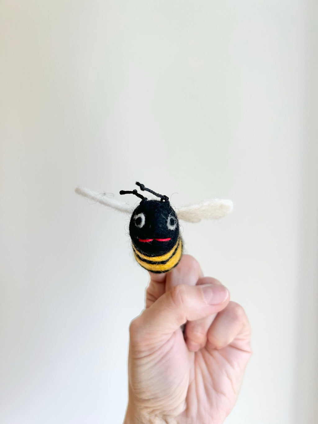 niedliche Fingerpuppe Biene aus Filz I Fingerspiel I Bauernhoftier I Wiesentiere I Spielzeug Montessori I Geschichten erzählen I Insekten