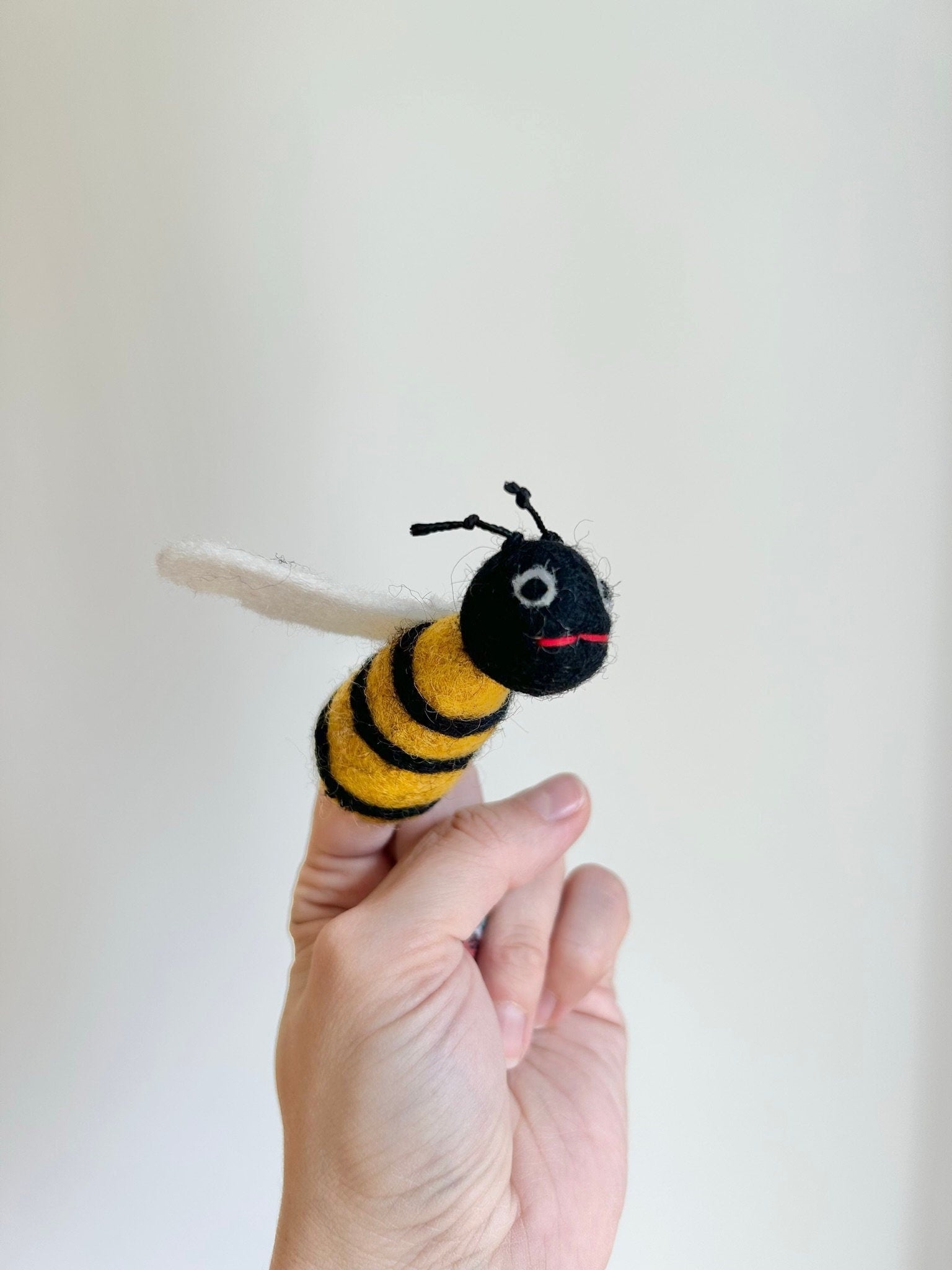 niedliche Fingerpuppe Biene aus Filz I Fingerspiel I Bauernhoftier I Wiesentiere I Spielzeug Montessori I Geschichten erzählen I Insekten