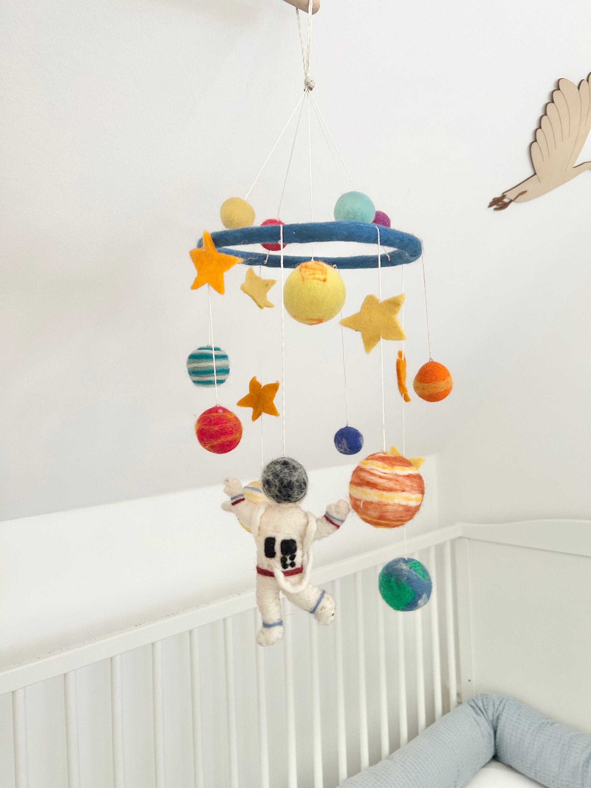 Mobilé Kinderzimmer I Mobilé Planeten und Astronaut I Filzdeko Kinderzimmer I Sonne I Erde I Saturn I Sterne I Cosmonaut I Babyausstattung