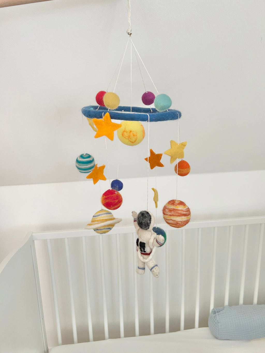 Mobilé Kinderzimmer I Mobilé Planeten und Astronaut I Filzdeko Kinderzimmer I Sonne I Erde I Saturn I Sterne I Cosmonaut I Babyausstattung