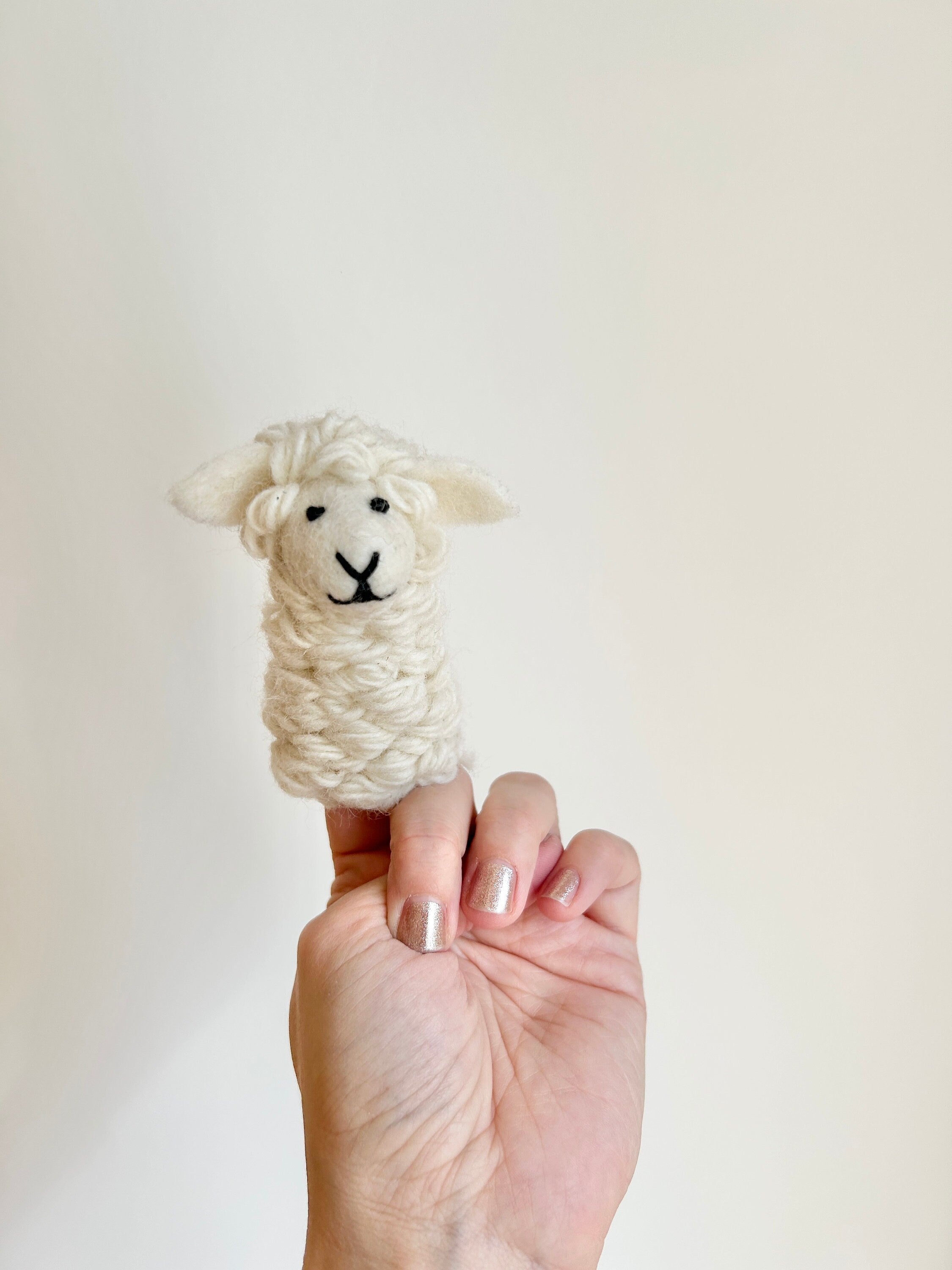 niedliche Fingerpuppe Schaf aus Filz I Fingerspiel I Bauernhoftier I Schäfchen I Spielzeug Montessori I Geschichten erzählen
