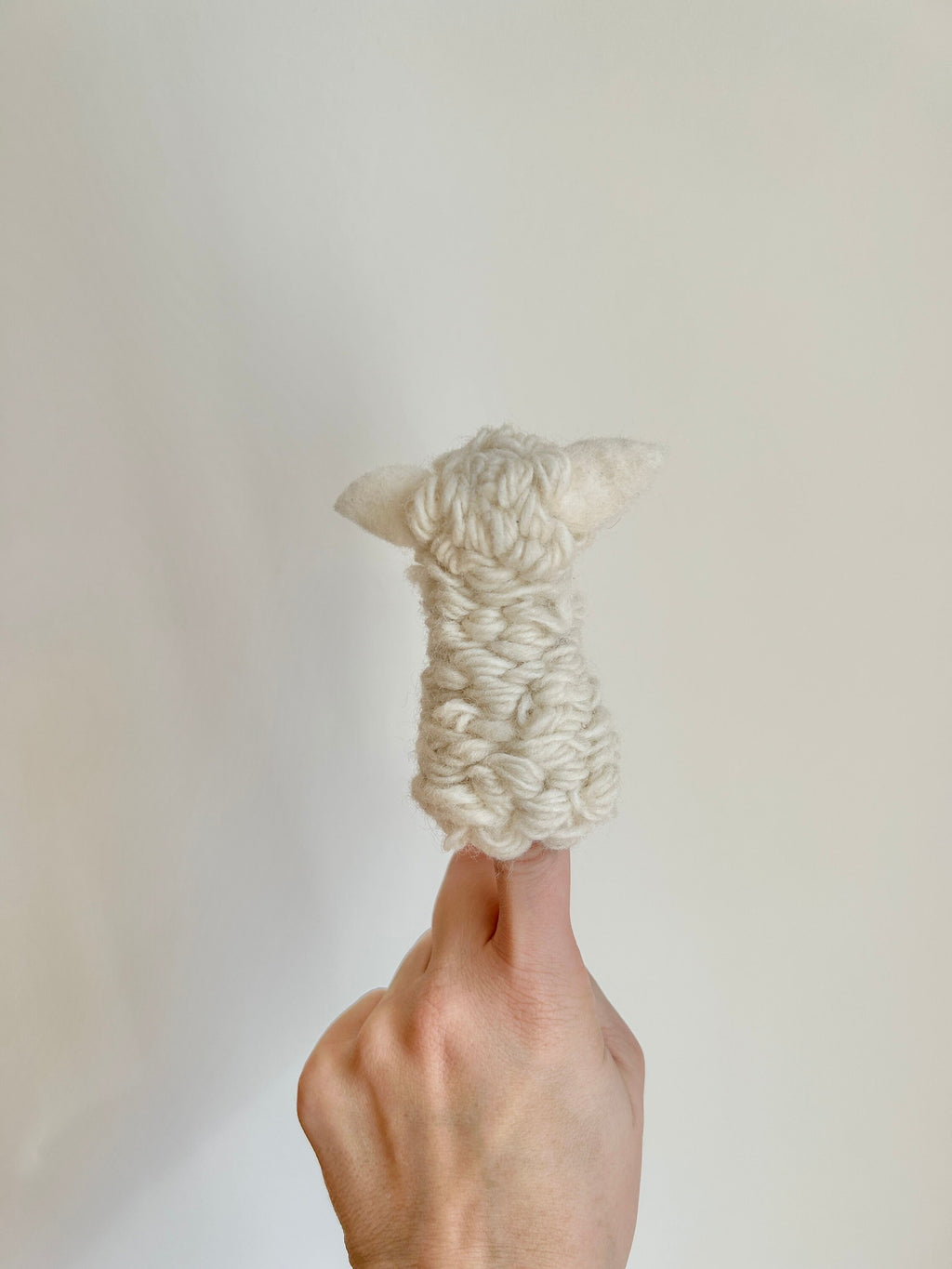 niedliche Fingerpuppe Schaf aus Filz I Fingerspiel I Bauernhoftier I Schäfchen I Spielzeug Montessori I Geschichten erzählen