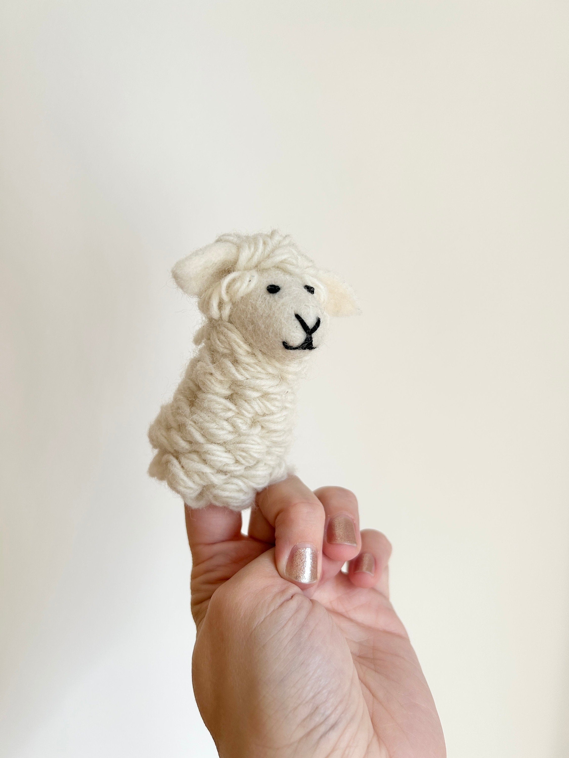 niedliche Fingerpuppe Schaf aus Filz I Fingerspiel I Bauernhoftier I Schäfchen I Spielzeug Montessori I Geschichten erzählen