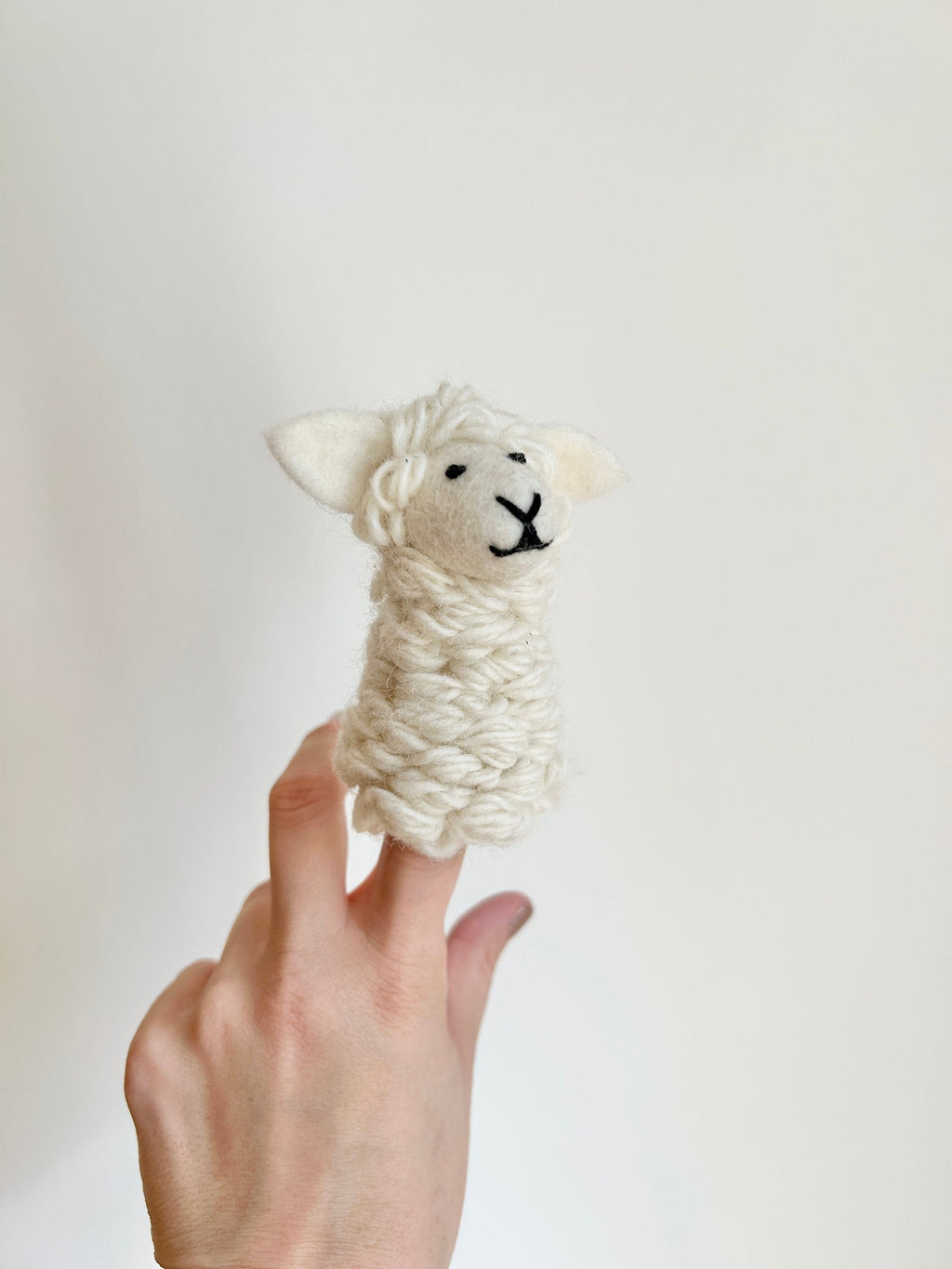 niedliche Fingerpuppe Schaf aus Filz I Fingerspiel I Bauernhoftier I Schäfchen I Spielzeug Montessori I Geschichten erzählen