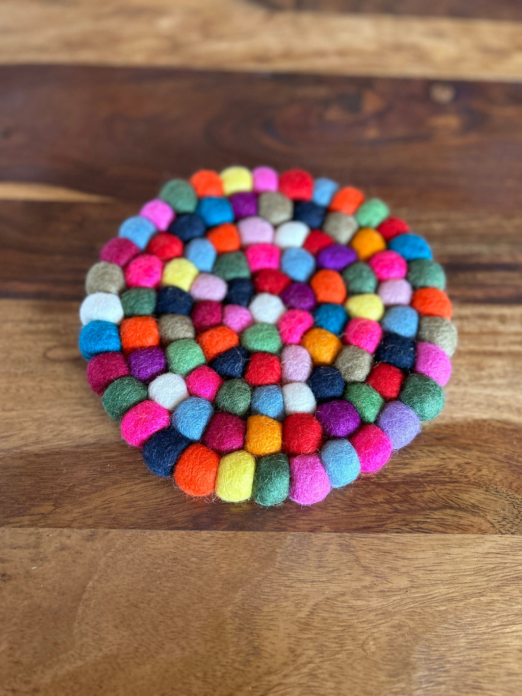 Filzuntersetzer I Topfuntersetzer I Tischdeko aus Filz I Küchenaccessoires I Filzkugeluntersetzer bunt I Untersetzer grau