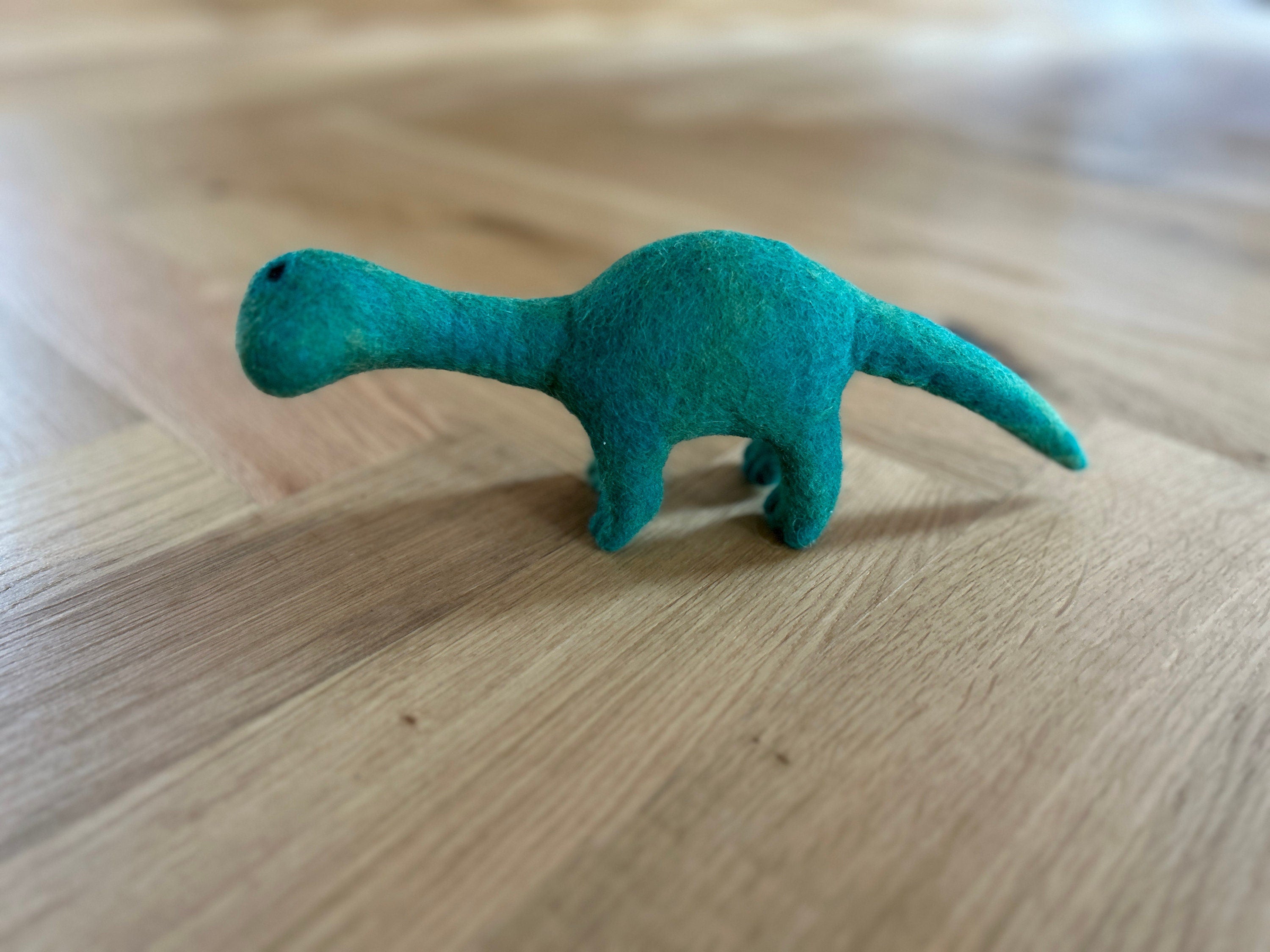 Dinos handgemacht aus Filz I Kinderzimmerdeko I Spielzeug I Kuscheltier I Plüschtier I Babyzimmer I Dinosaurier Deko