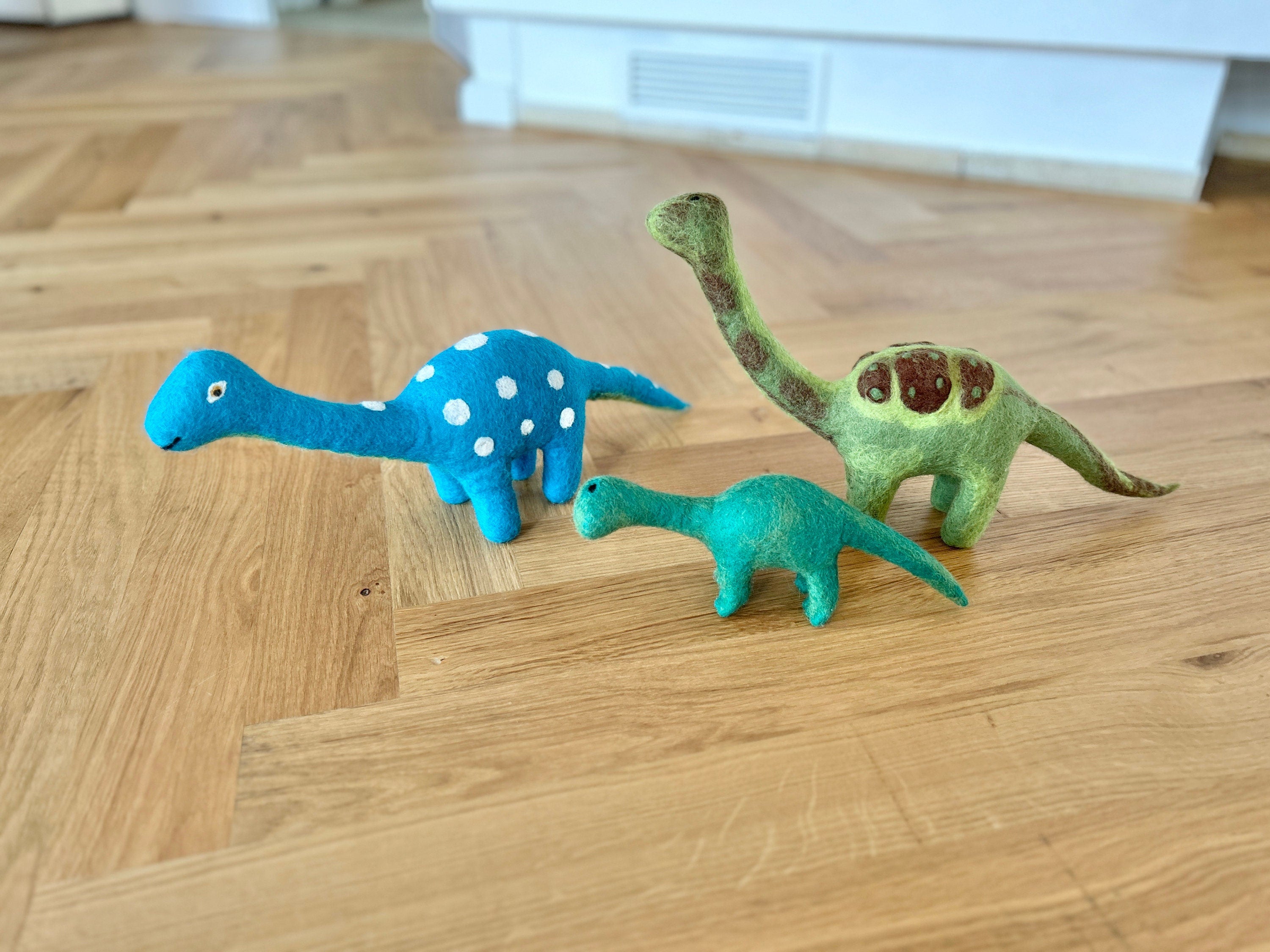 Dinos handgemacht aus Filz I Kinderzimmerdeko I Spielzeug I Kuscheltier I Plüschtier I Babyzimmer I Dinosaurier Deko