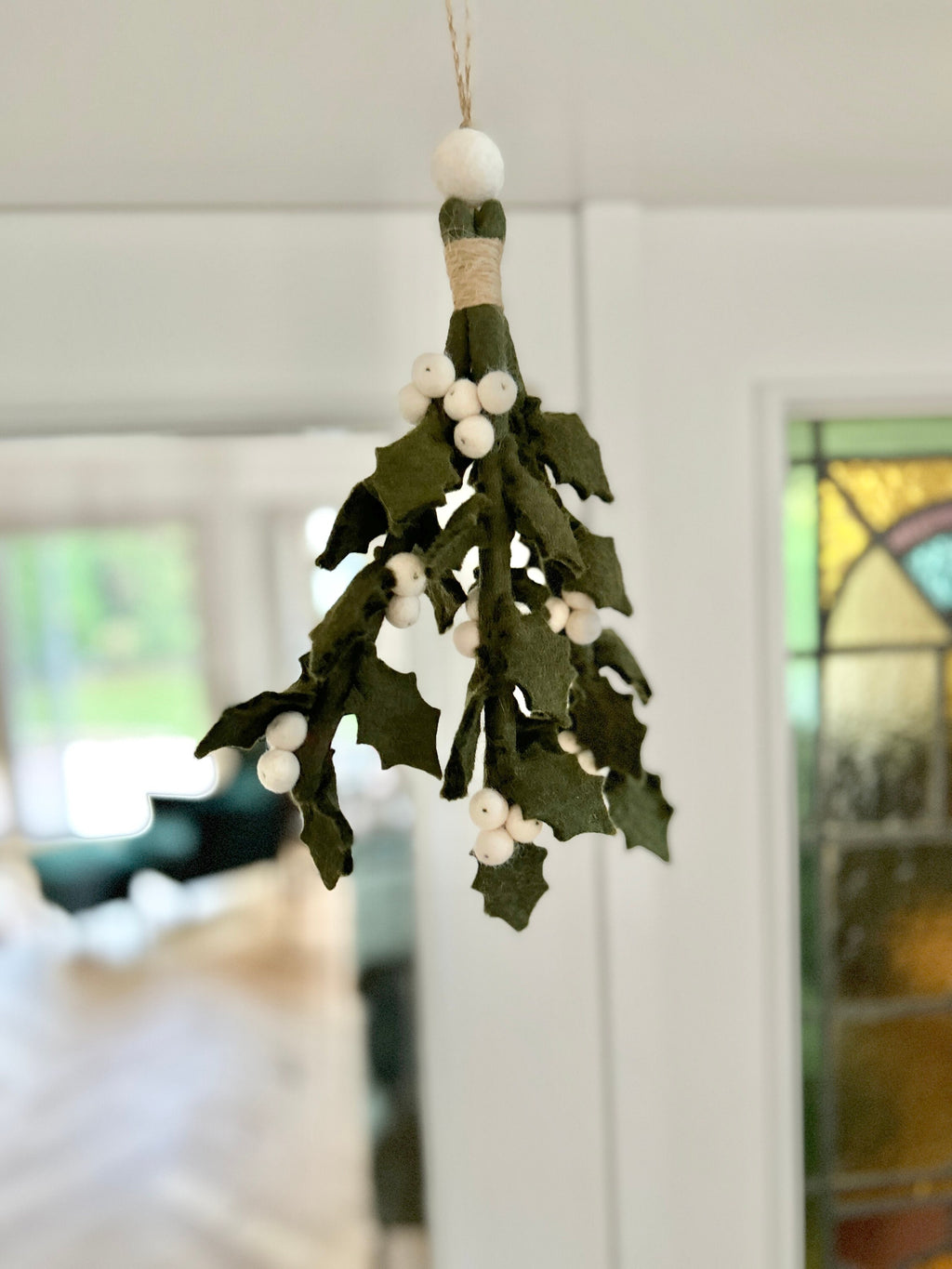 Stechpalme aus Filz I handgefilzt aus Wolle I Fensterdeko I Weihnachtsdeko I Beerenzweig I Misteln I Weihnachtsanhänger aus Filz