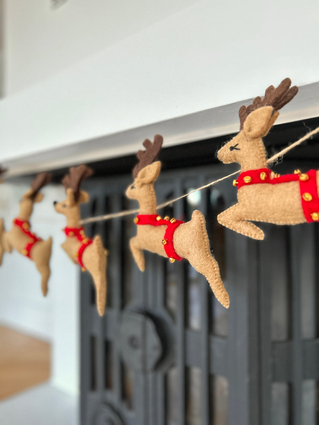 Weihnachtsgirlande aus Filz I Rentiere aus Filz I Weihnachtsschlitten I Rudolf Deko I Weihnachtsdeko I Filz Rentier mit Glöckchen