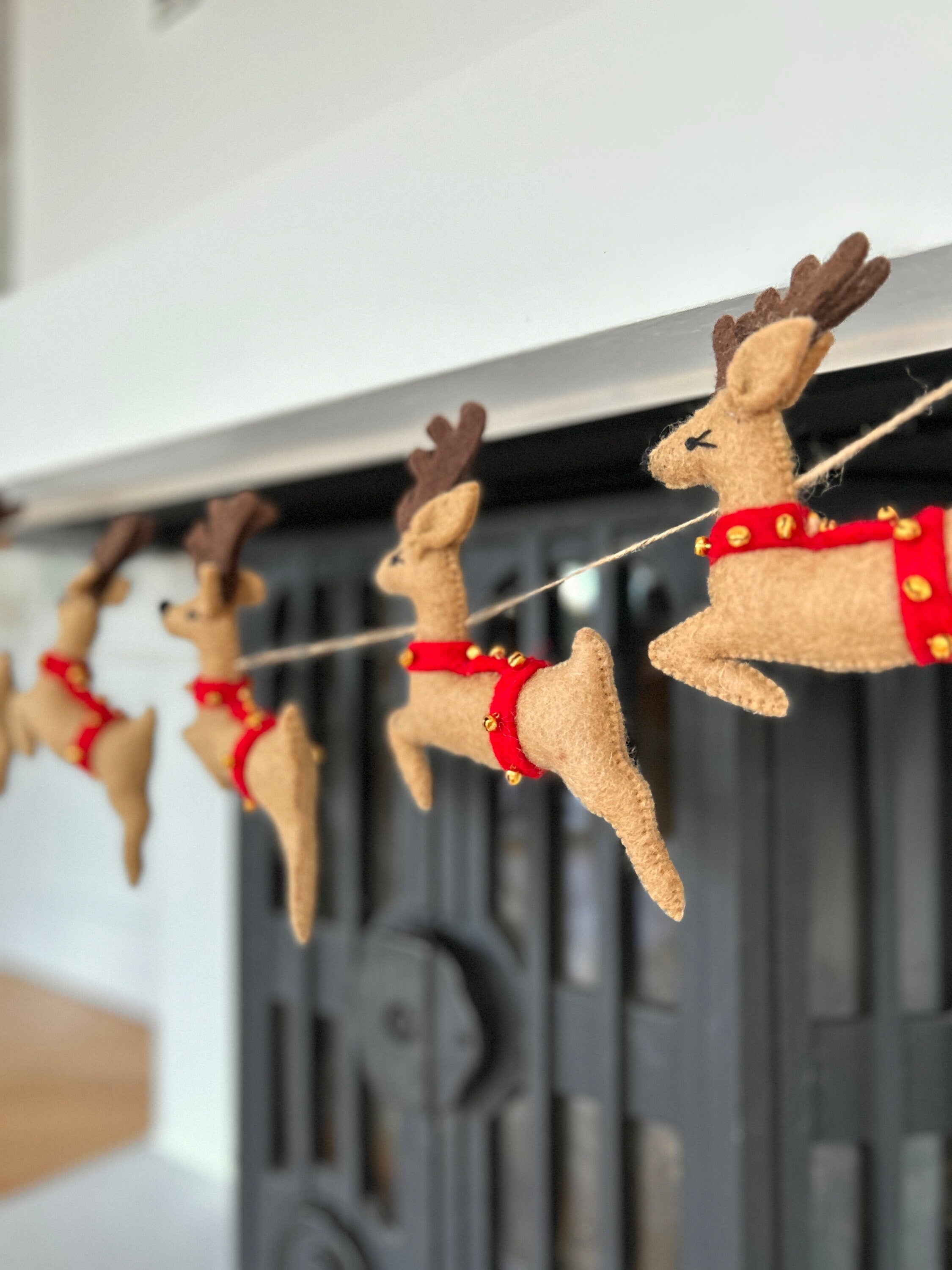 Weihnachtsgirlande aus Filz I Rentiere aus Filz I Weihnachtsschlitten I Rudolf Deko I Weihnachtsdeko I Filz Rentier mit Glöckchen