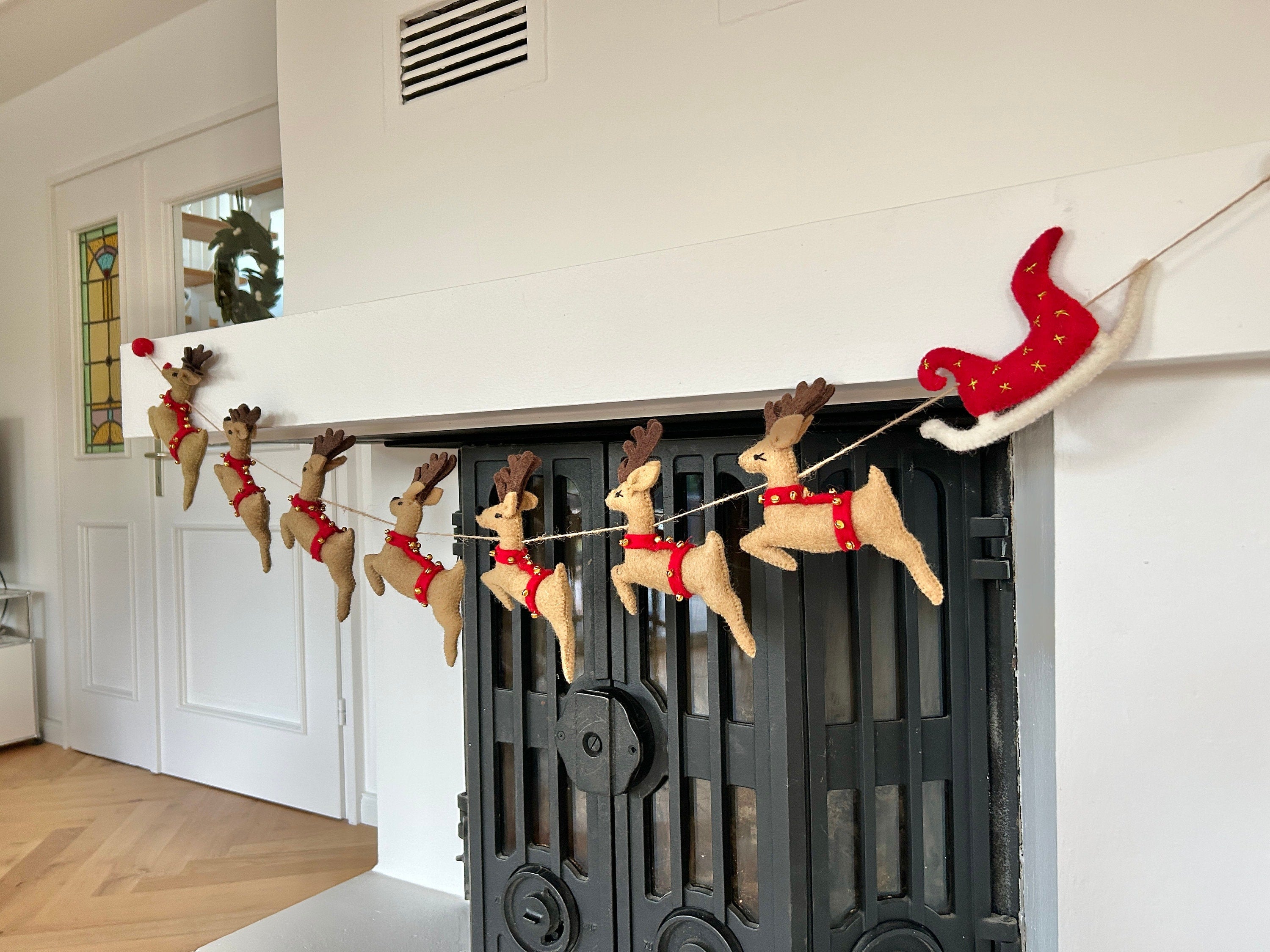 Weihnachtsgirlande aus Filz I Rentiere aus Filz I Weihnachtsschlitten I Rudolf Deko I Weihnachtsdeko I Filz Rentier mit Glöckchen