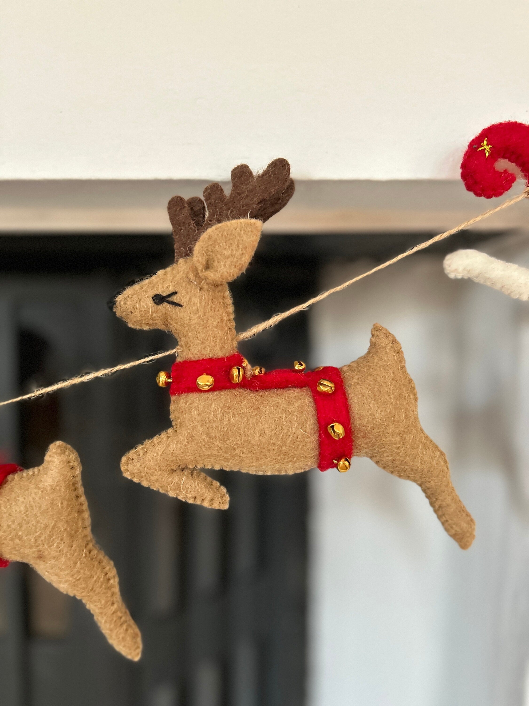 Weihnachtsgirlande aus Filz I Rentiere aus Filz I Weihnachtsschlitten I Rudolf Deko I Weihnachtsdeko I Filz Rentier mit Glöckchen