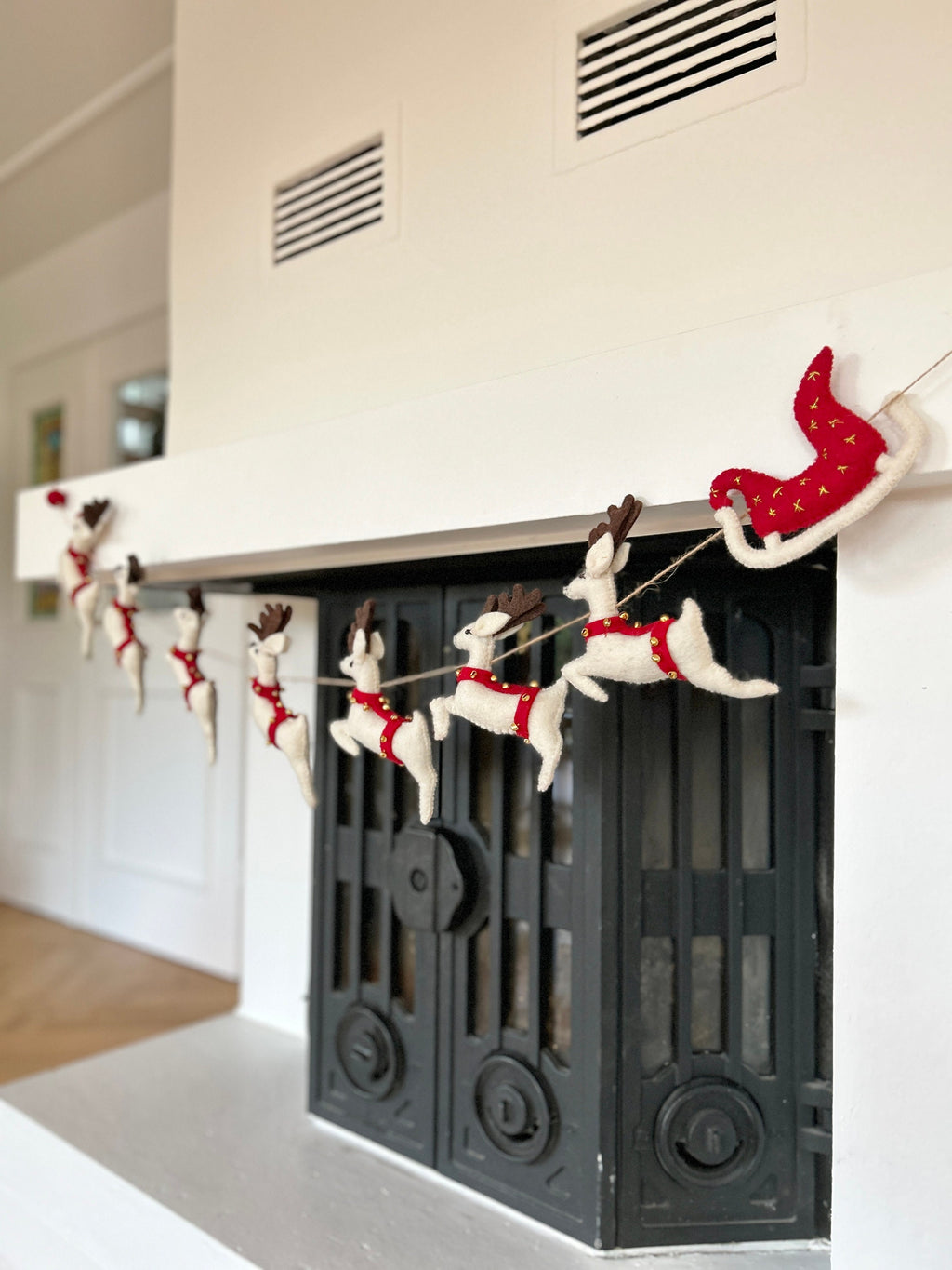 Weihnachtsgirlande aus Filz I Rentiere aus Filz I Weihnachtsschlitten I Rudolf Deko I Weihnachtsdeko I Filz Rentier mit Glöckchen