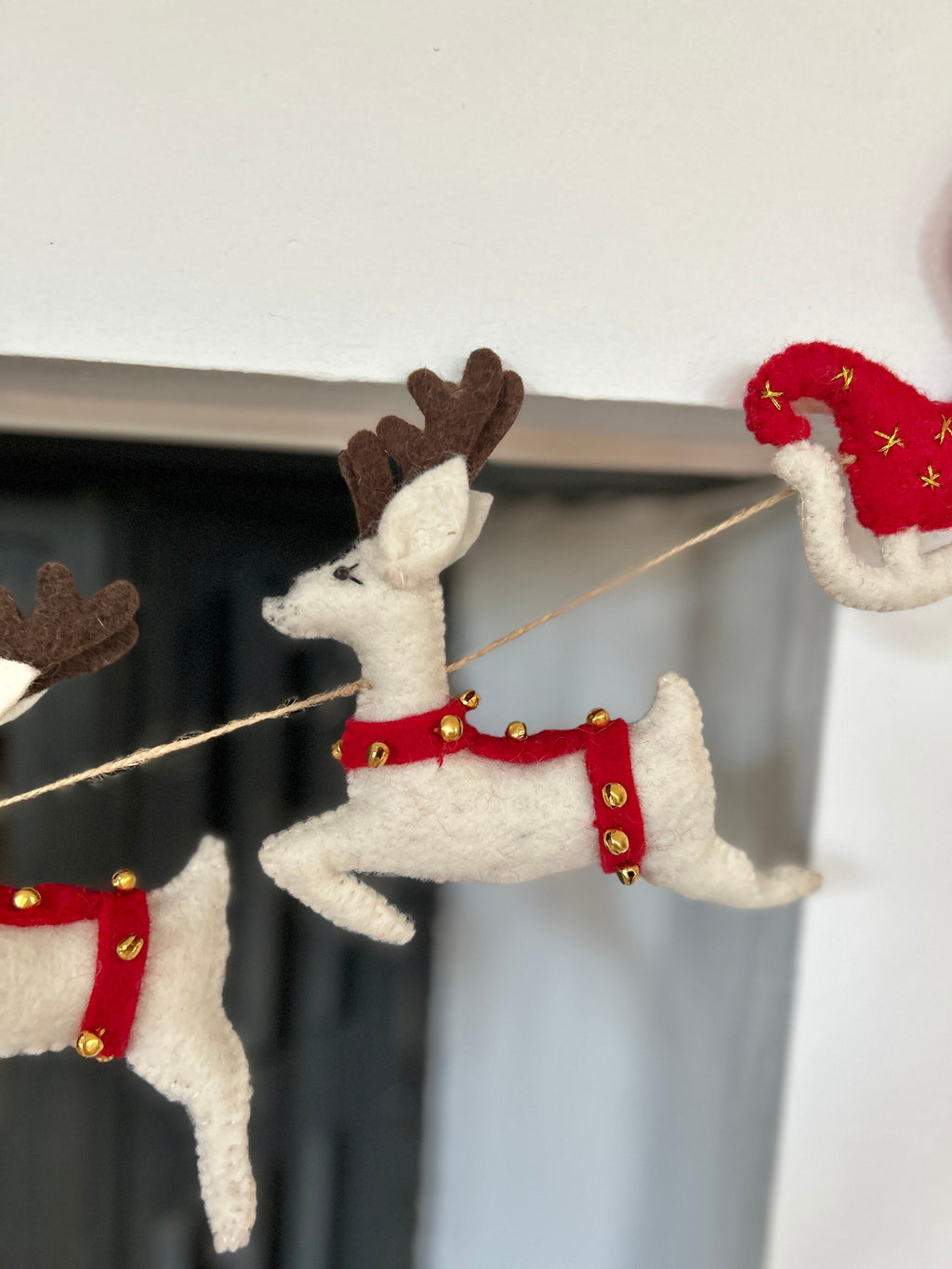 Weihnachtsgirlande aus Filz I Rentiere aus Filz I Weihnachtsschlitten I Rudolf Deko I Weihnachtsdeko I Filz Rentier mit Glöckchen