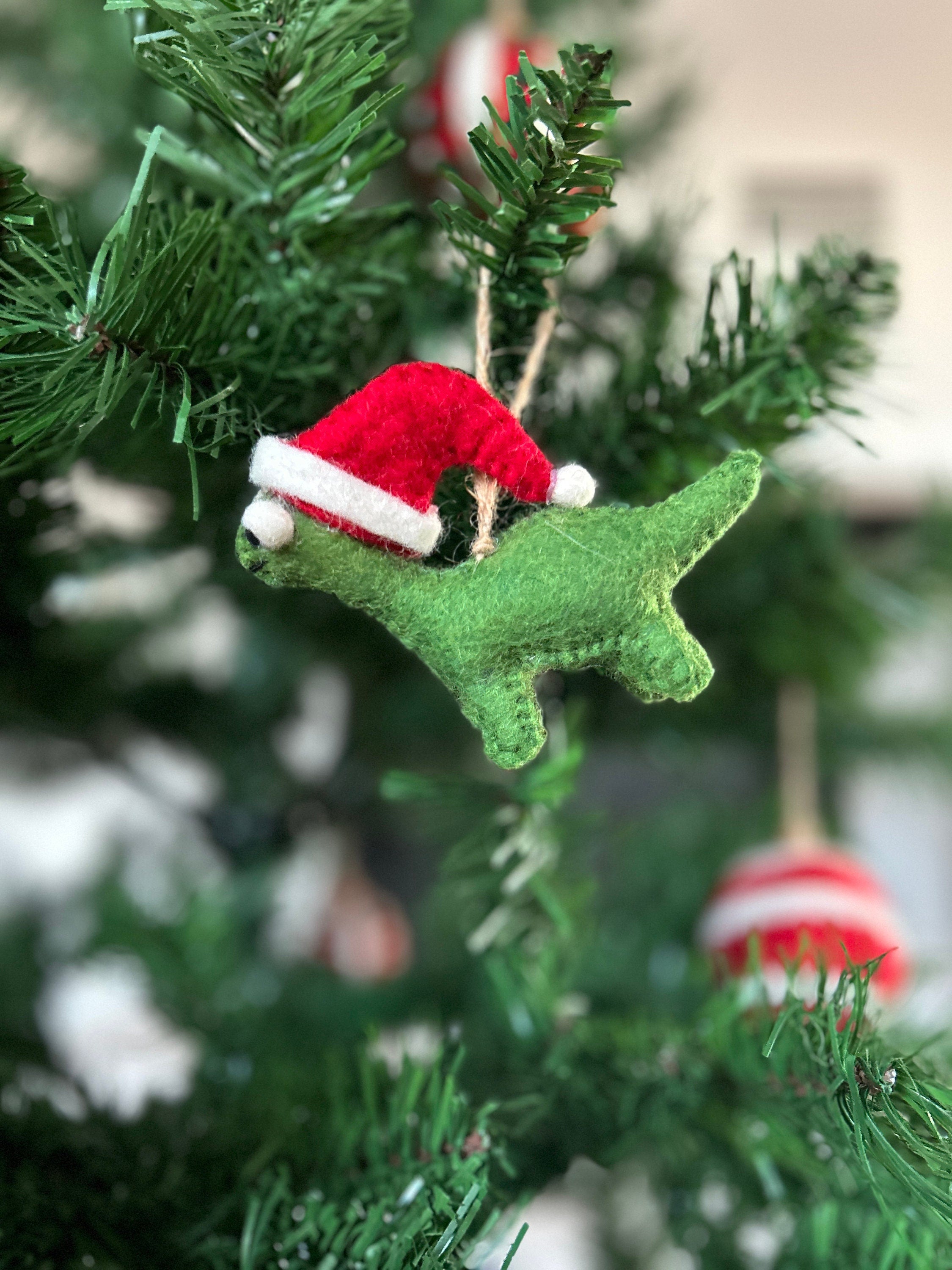 Weihnachtsanhänger Dino mit Weihnachtsmütze I Christbaumschmuck Weihnachtsdeko I Winter Weihnachtsbaum I Weihnachtsschaf