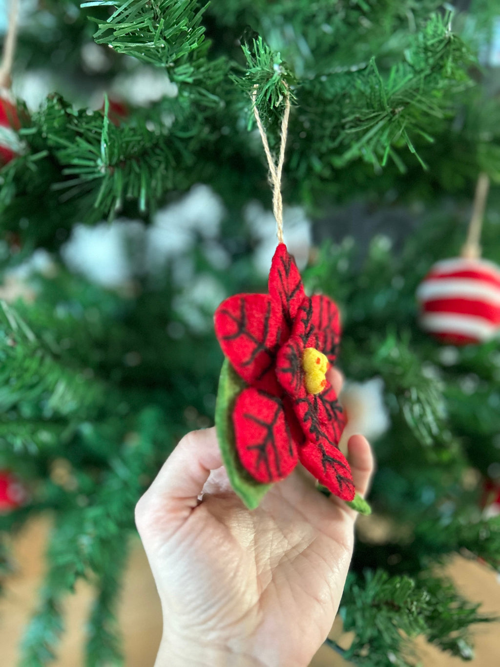 Weihnachtsstern aus Filz I handgefilzt aus Wolle I Fensterdeko I Weihnachtsdeko I Beerenzweig I Misteln I Weihnachtsanhänger Filz