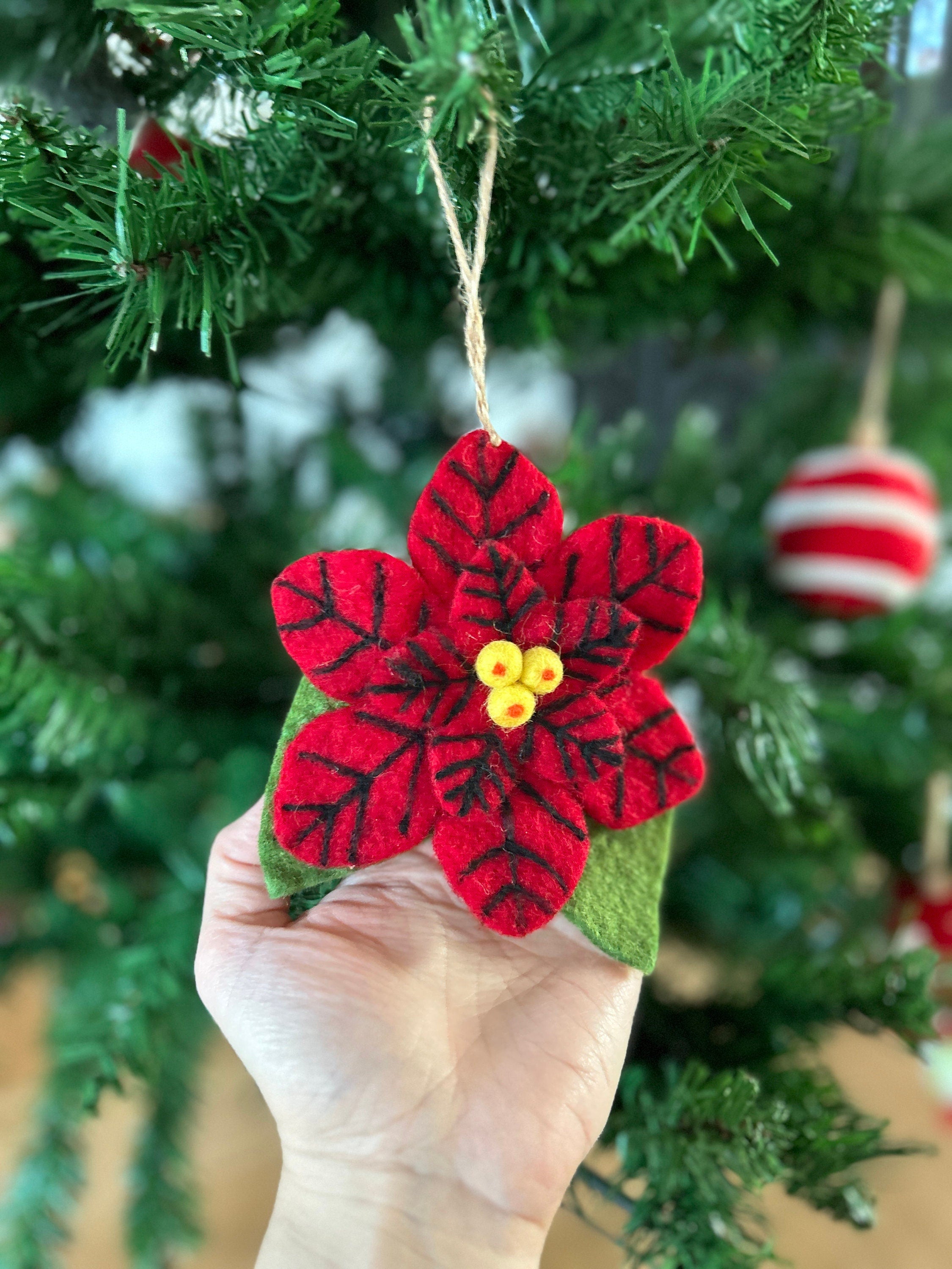 Weihnachtsstern aus Filz I handgefilzt aus Wolle I Fensterdeko I Weihnachtsdeko I Beerenzweig I Misteln I Weihnachtsanhänger Filz