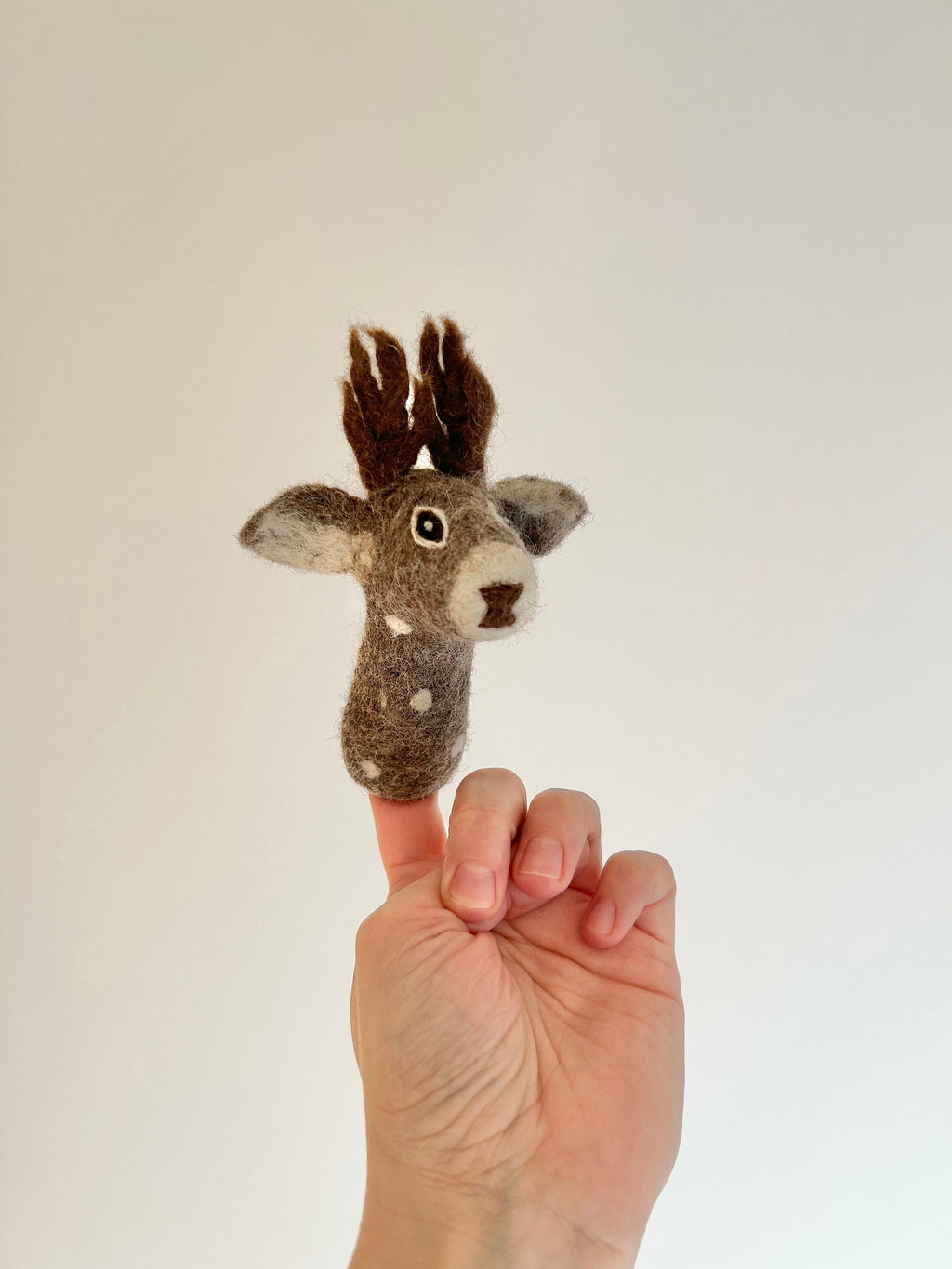 Fingerpuppe Hirsch aus Filz I Fingerspiel I Waldtiere I Reh aus Filz