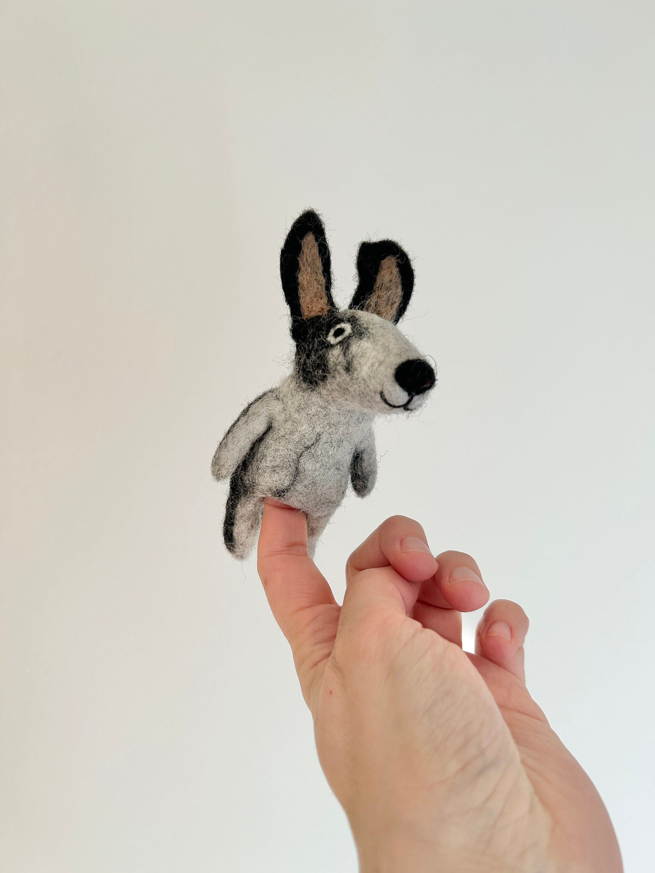 Niedliche Fingerpuppe Hund schwarz grau aus Filz I Fingerspiel I Bauernhoftier I Hunde I Spielzeug Montessori I Geschichten erzählen