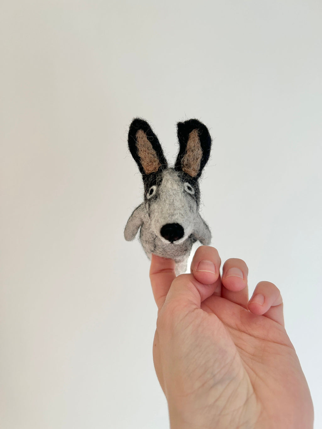 Niedliche Fingerpuppe Hund schwarz grau aus Filz I Fingerspiel I Bauernhoftier I Hunde I Spielzeug Montessori I Geschichten erzählen