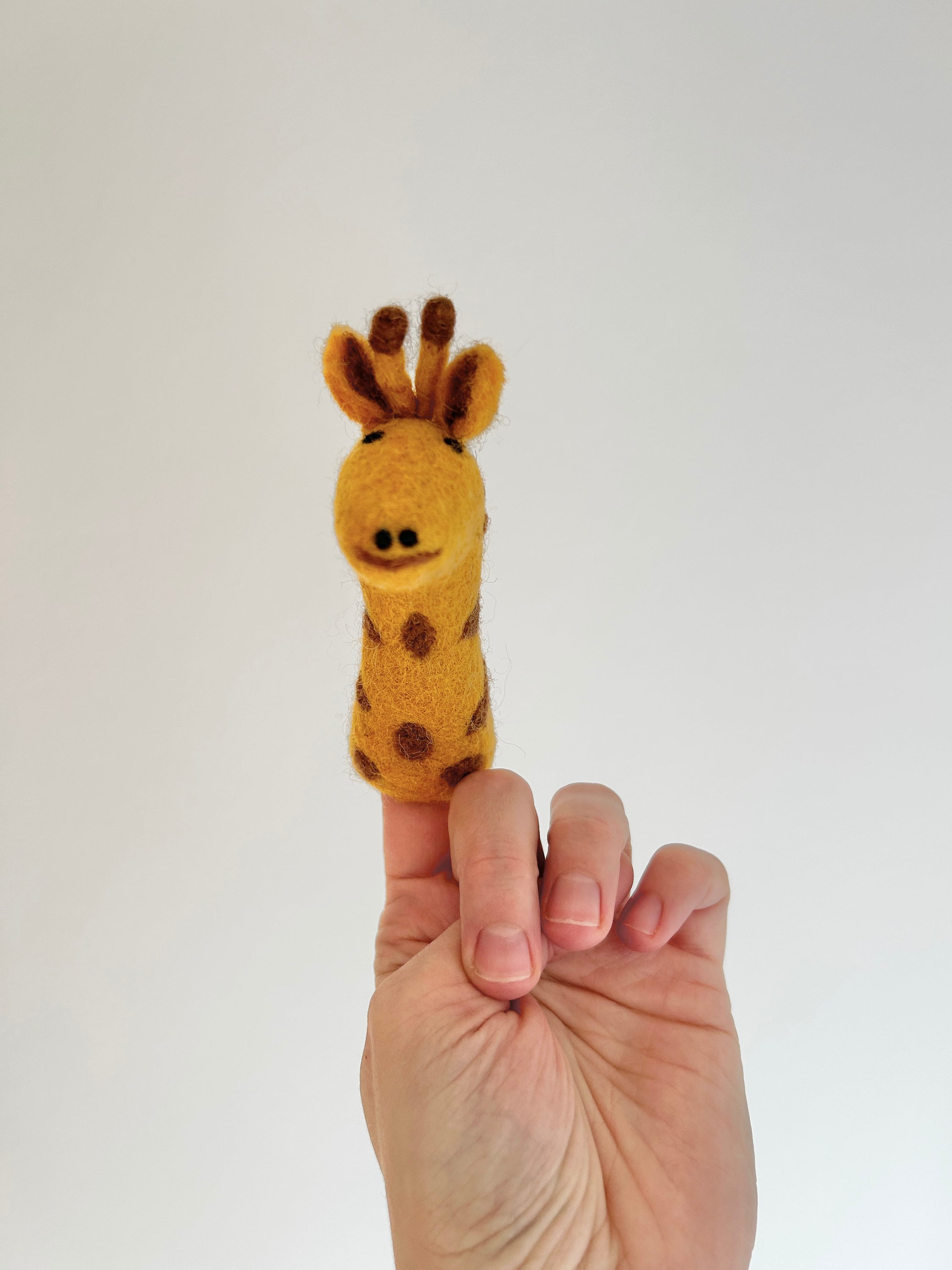 Niedliche Fingerpuppe Giraffe aus Filz I Fingerspiel I Safari I Afrikanische Tiere I Spielzeug Montessori I Geschichten erzählen