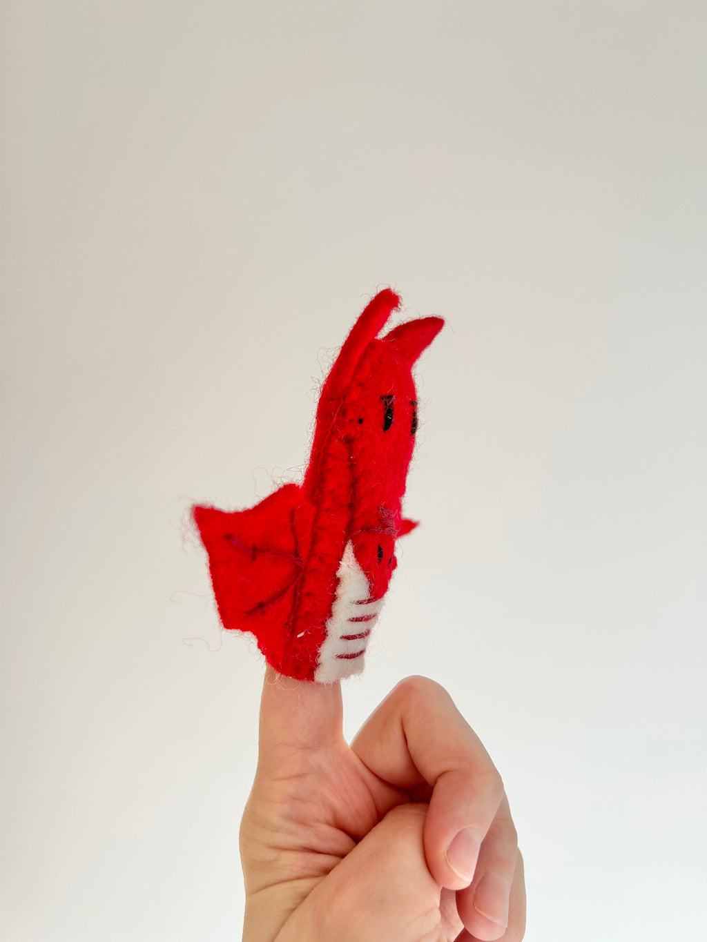 Fingerpuppe roter Drachen aus Filz I Spielzeug Montessori I Geschichten erzählen I bunte Fingerpuppe I Scharlachara