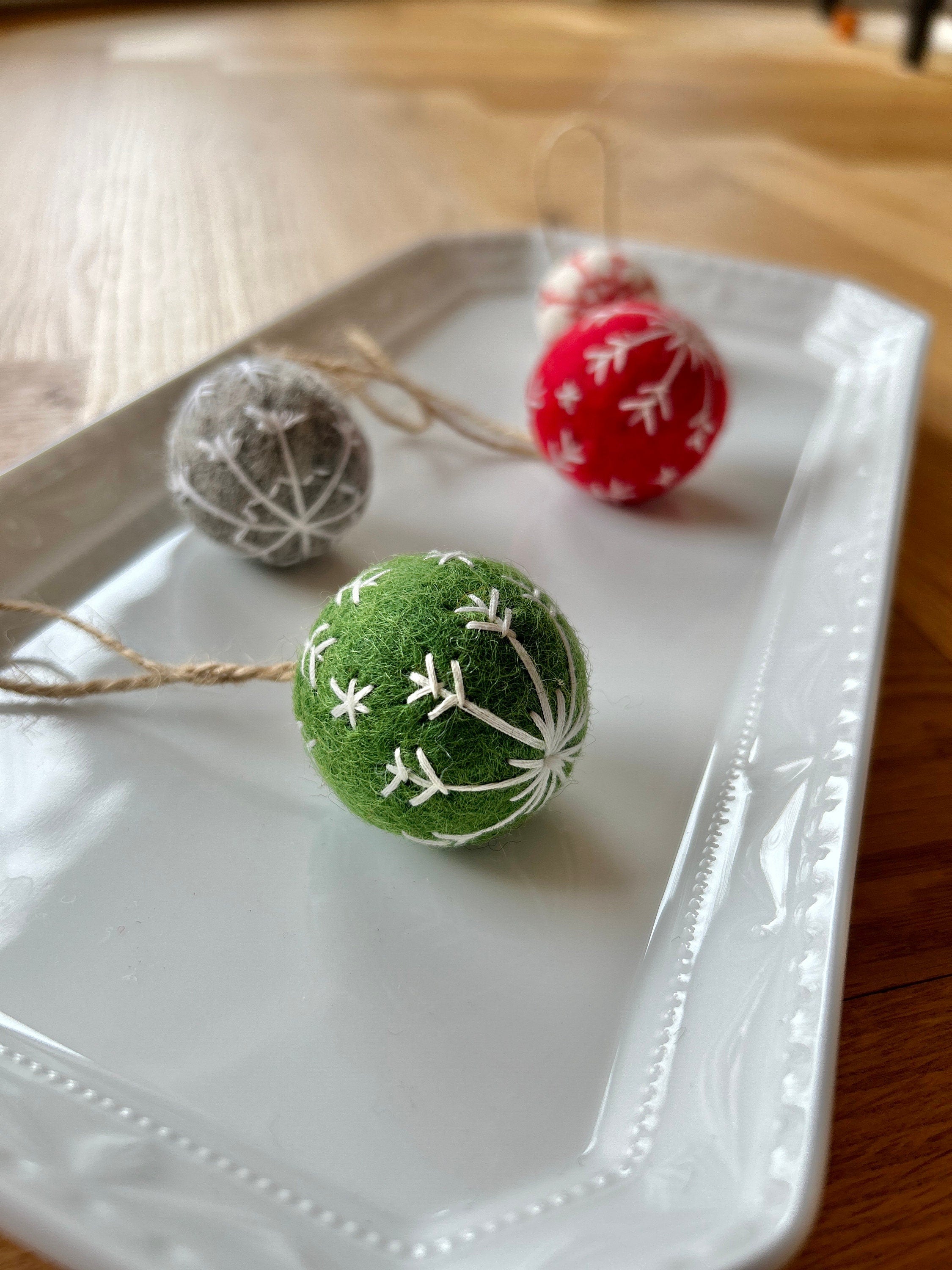 Kleine Weihnachtskugel aus Filz handgemacht I Weihnachtsdeko I Anhänger I Kugeln handgemacht I Weihnachtsschmuck I Christbaumkugel Filz I