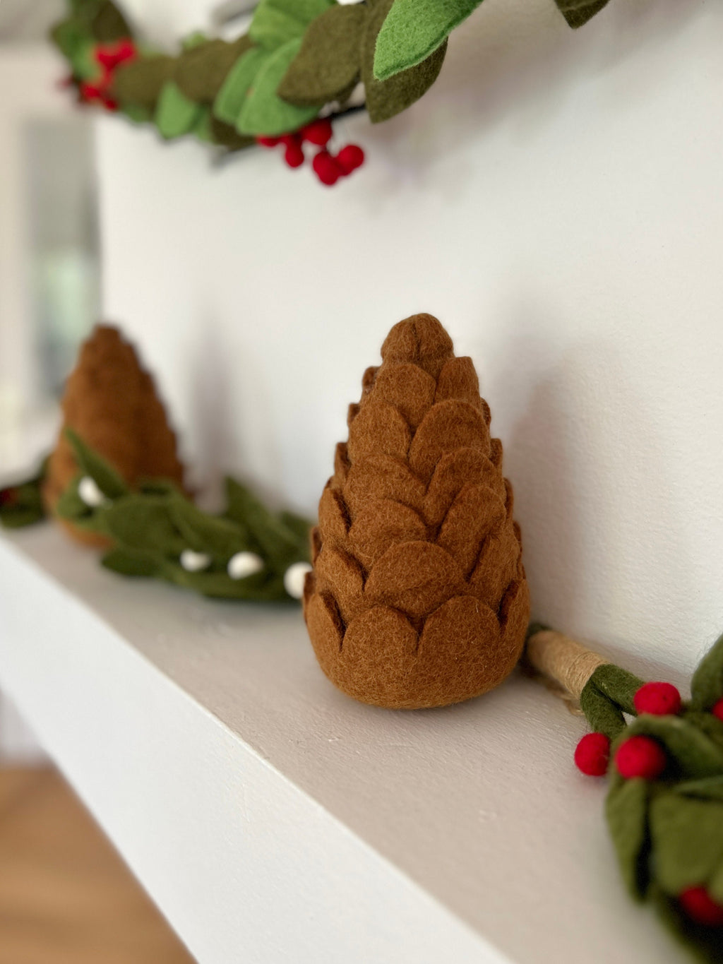 Weihnachtliche Tannenzapfen I Weihnachtsschmuck I Weihnachtsdeko I Herbstdeko I Winter Tischdeko aus Filz I Kiefernzapfen I Walddeko Filz