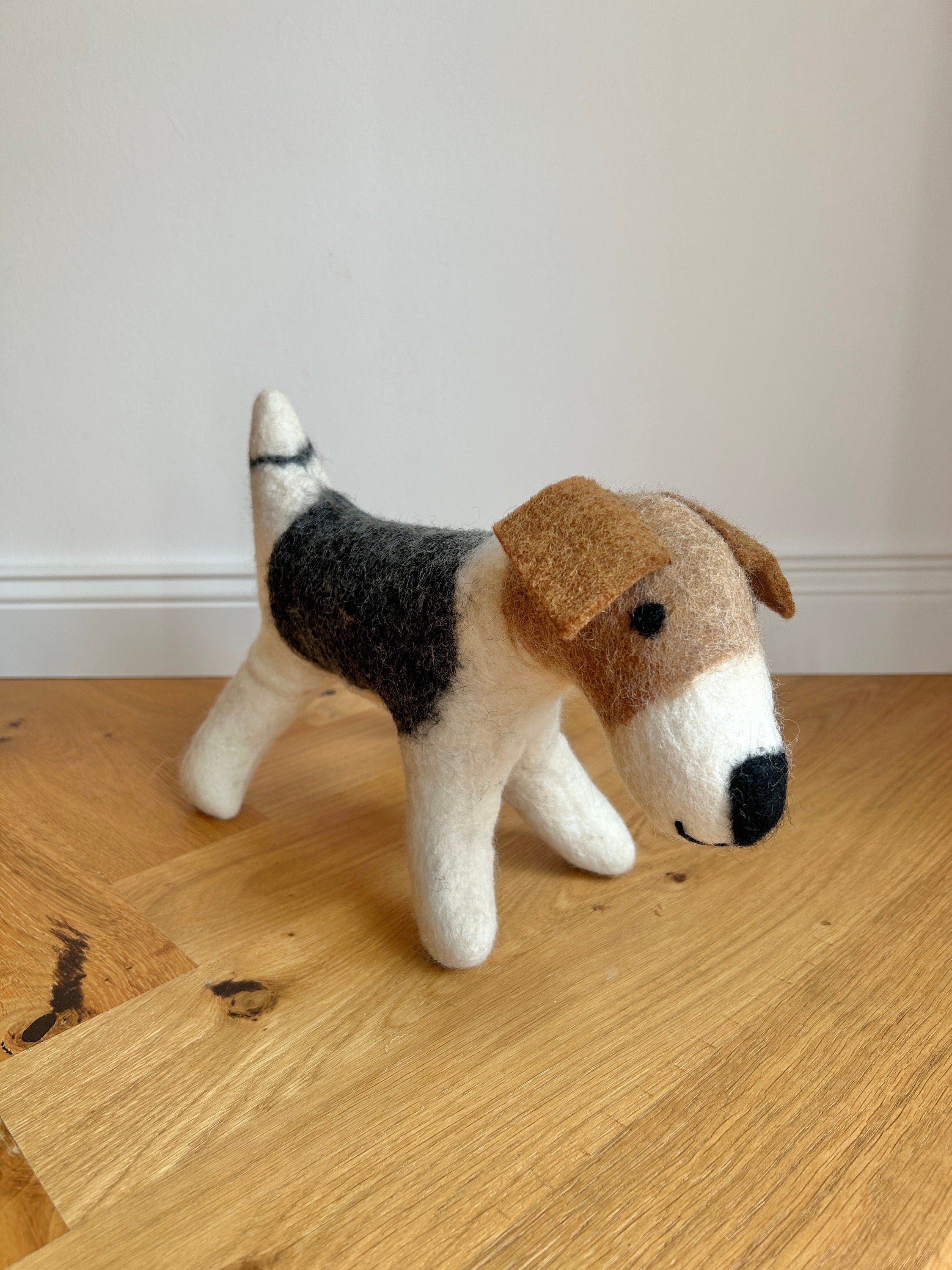 Beagle aus Filz I handgemachte Wohndeko I Filzdekoration I Filzhund I Hundedeko I Hundeliebhaber I Geschenk Hund I Kinderzimmer Dekoration