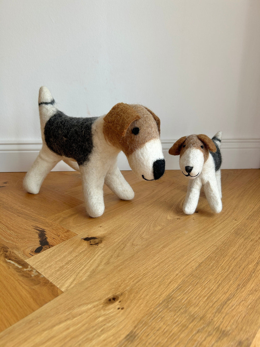 Beagle aus Filz I handgemachte Wohndeko I Filzdekoration I Filzhund I Hundedeko I Hundeliebhaber I Geschenk Hund I Kinderzimmer Dekoration