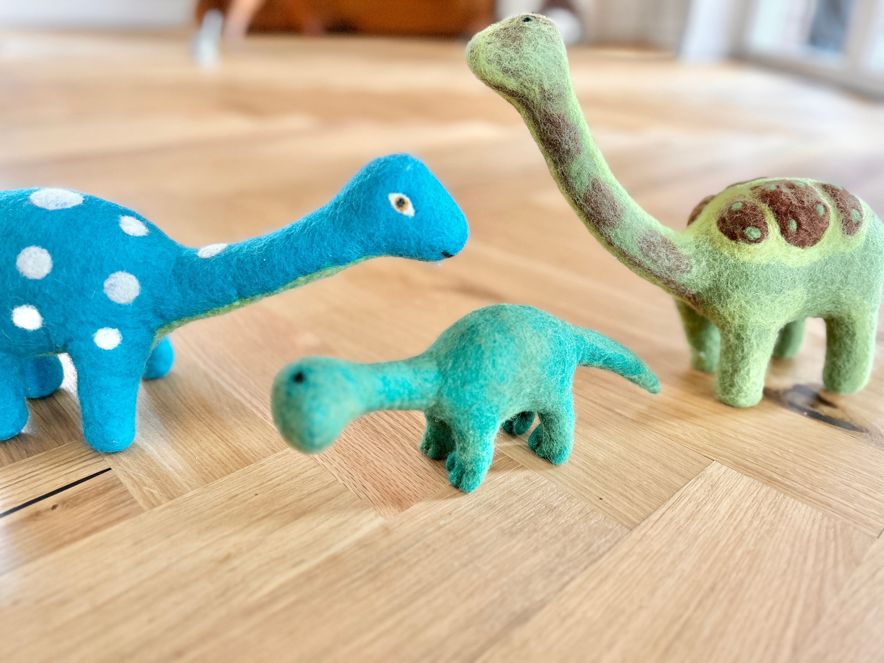 Dinos handgemacht aus Filz I Kinderzimmerdeko I Spielzeug I Kuscheltier I Plüschtier I Babyzimmer I Dinosaurier Deko