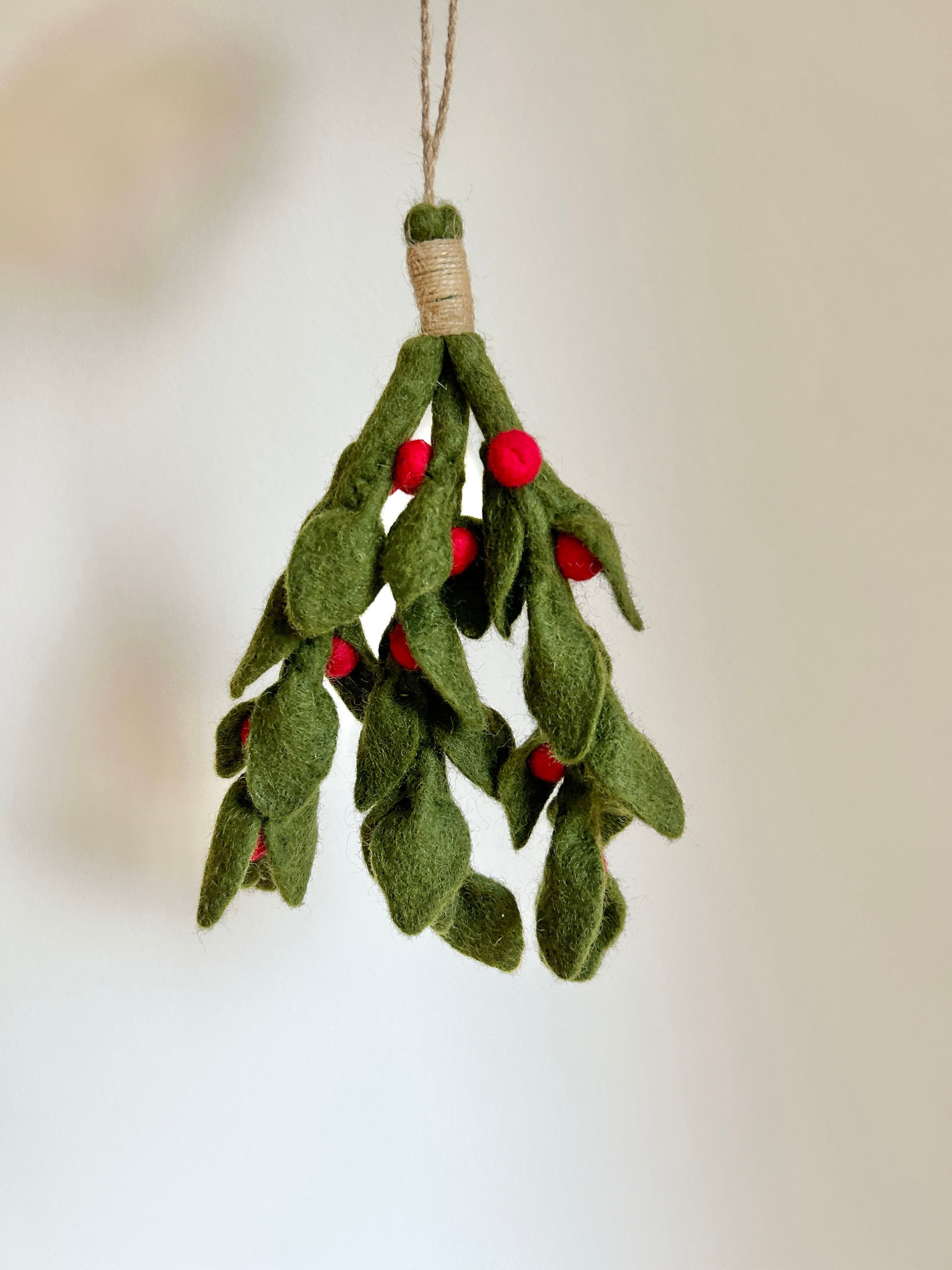 Mistelzweig rote Beeren aus Filz I handgefilzt aus Wolle I Fensterdeko I Weihnachtsdeko I Beerenzweig I Misteln I Weihnachtsanhänger Filz