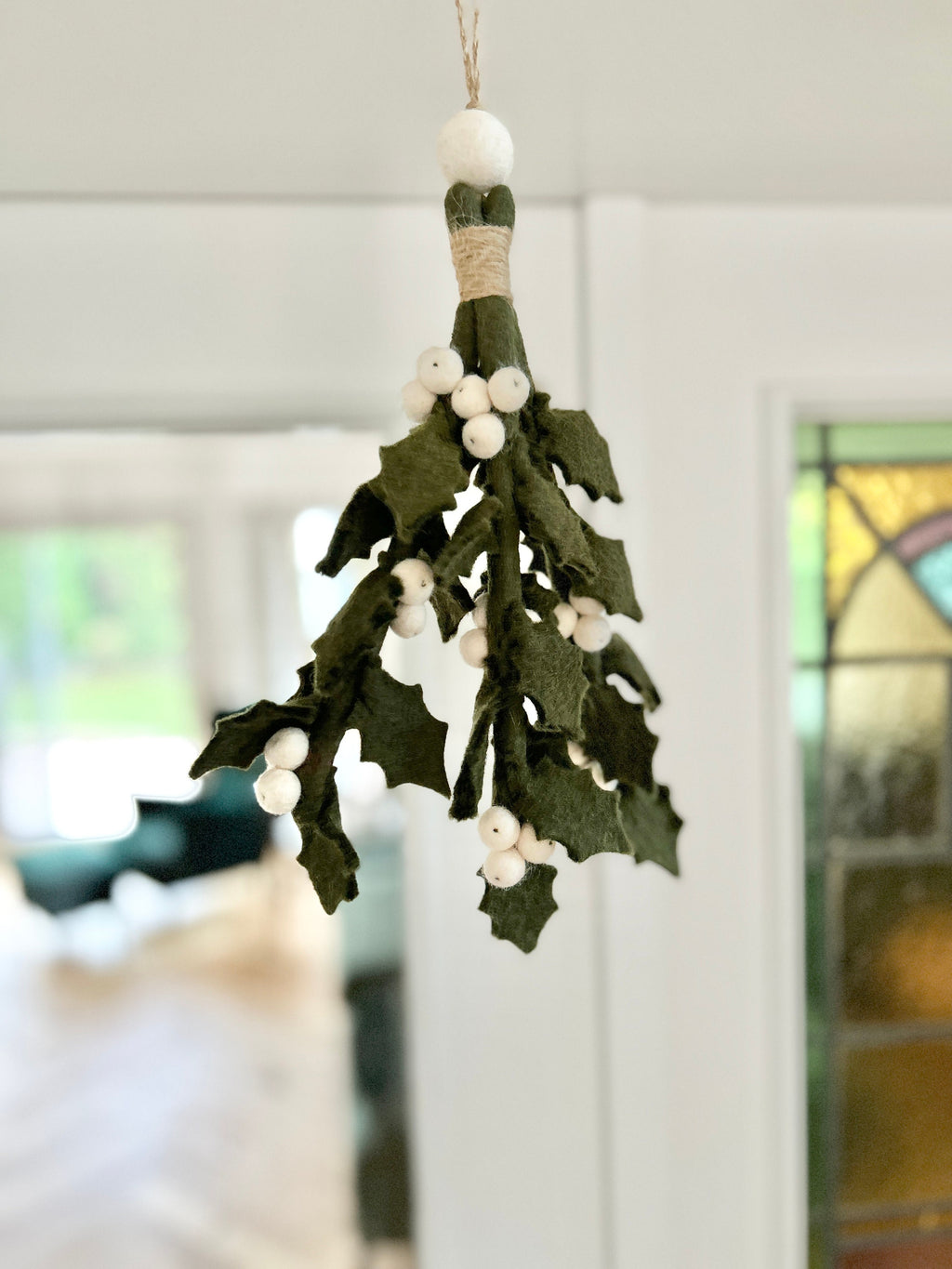 Stechpalme aus Filz I handgefilzt aus Wolle I Fensterdeko I Weihnachtsdeko I Beerenzweig I Misteln I Weihnachtsanhänger aus Filz