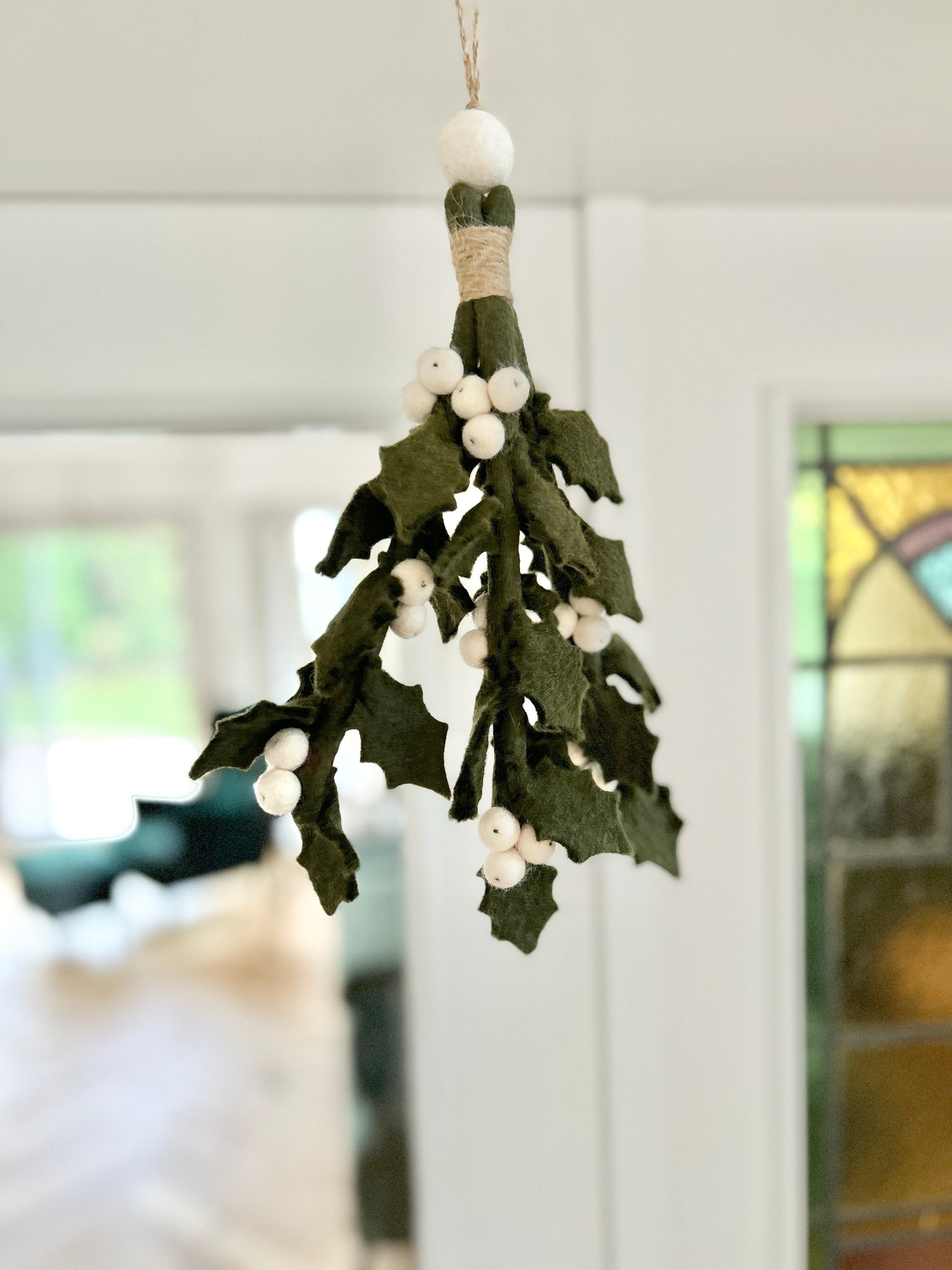Stechpalme aus Filz I handgefilzt aus Wolle I Fensterdeko I Weihnachtsdeko I Beerenzweig I Misteln I Weihnachtsanhänger aus Filz