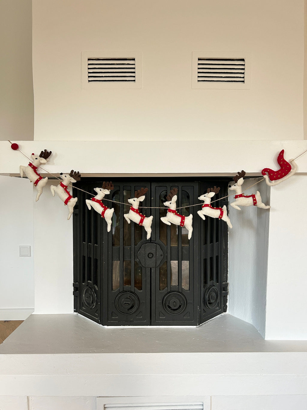 Weihnachtsgirlande aus Filz I Rentiere aus Filz I Weihnachtsschlitten I Rudolf Deko I Weihnachtsdeko I Filz Rentier mit Glöckchen