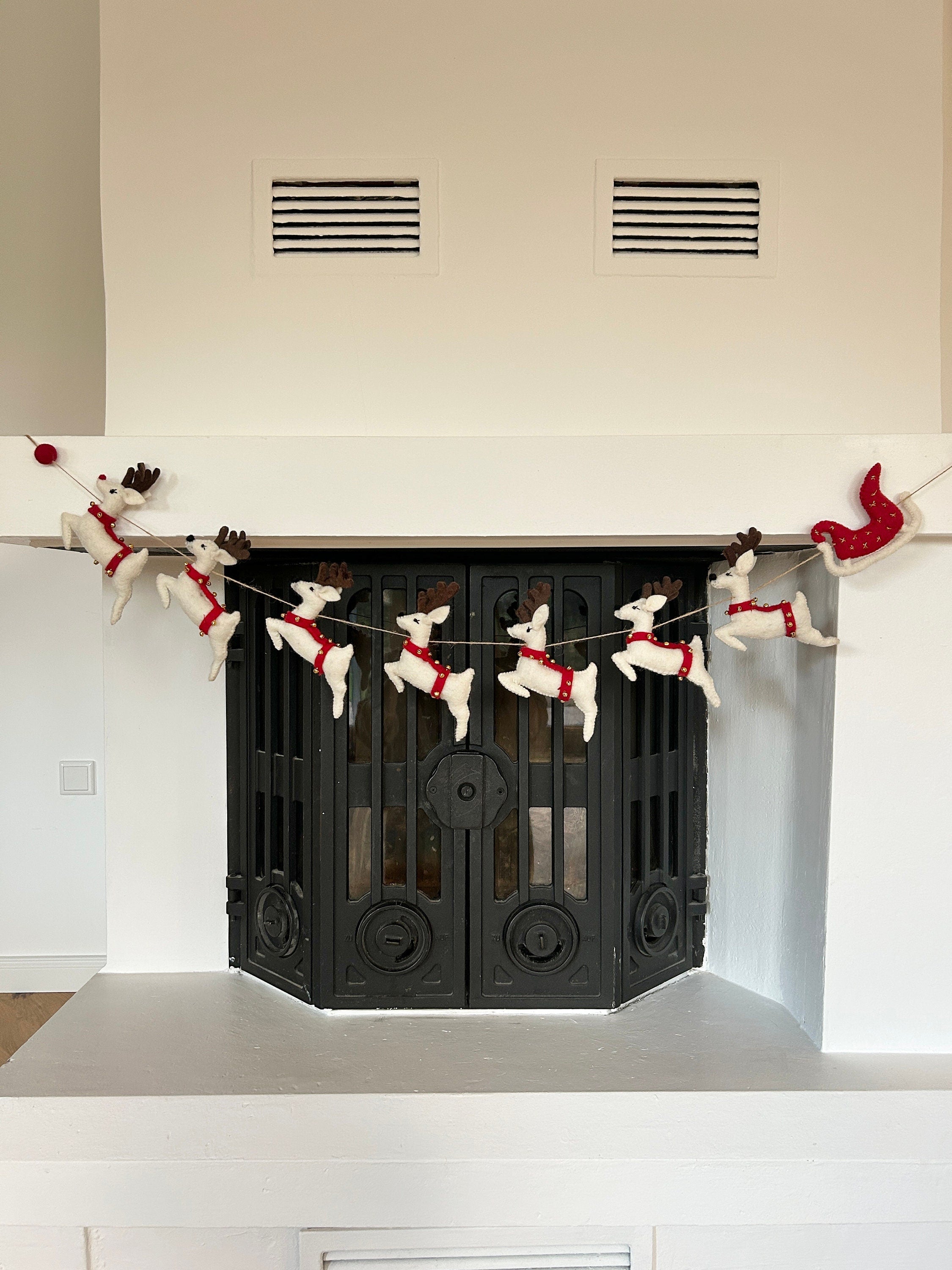 Weihnachtsgirlande aus Filz I Rentiere aus Filz I Weihnachtsschlitten I Rudolf Deko I Weihnachtsdeko I Filz Rentier mit Glöckchen