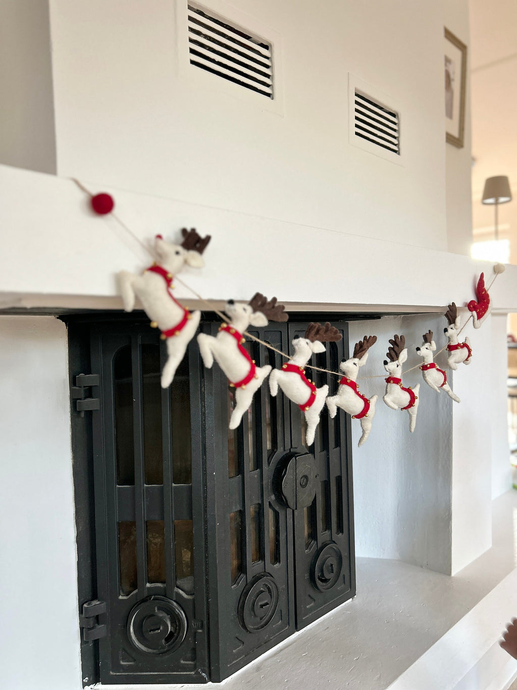 Weihnachtsgirlande aus Filz I Rentiere aus Filz I Weihnachtsschlitten I Rudolf Deko I Weihnachtsdeko I Filz Rentier mit Glöckchen